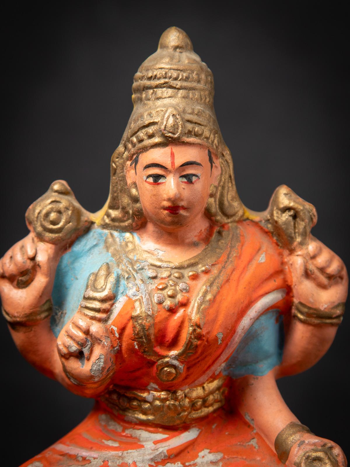 20ième siècle Milieu du 20e siècle Poterie indienne ancienne Statue de Lakshmi de l'Inde en vente
