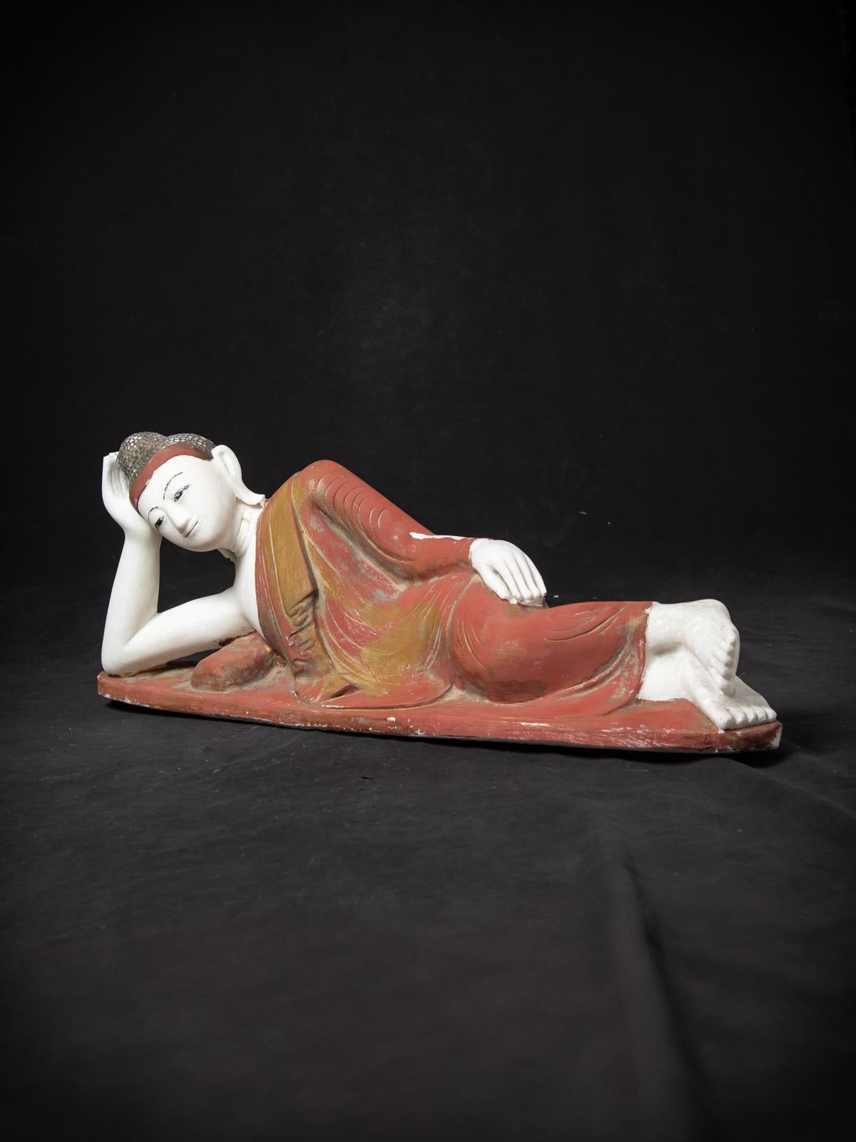 Middle 20th century Old marble reclining Buddha statue from Burma In Good Condition For Sale In DEVENTER, NL