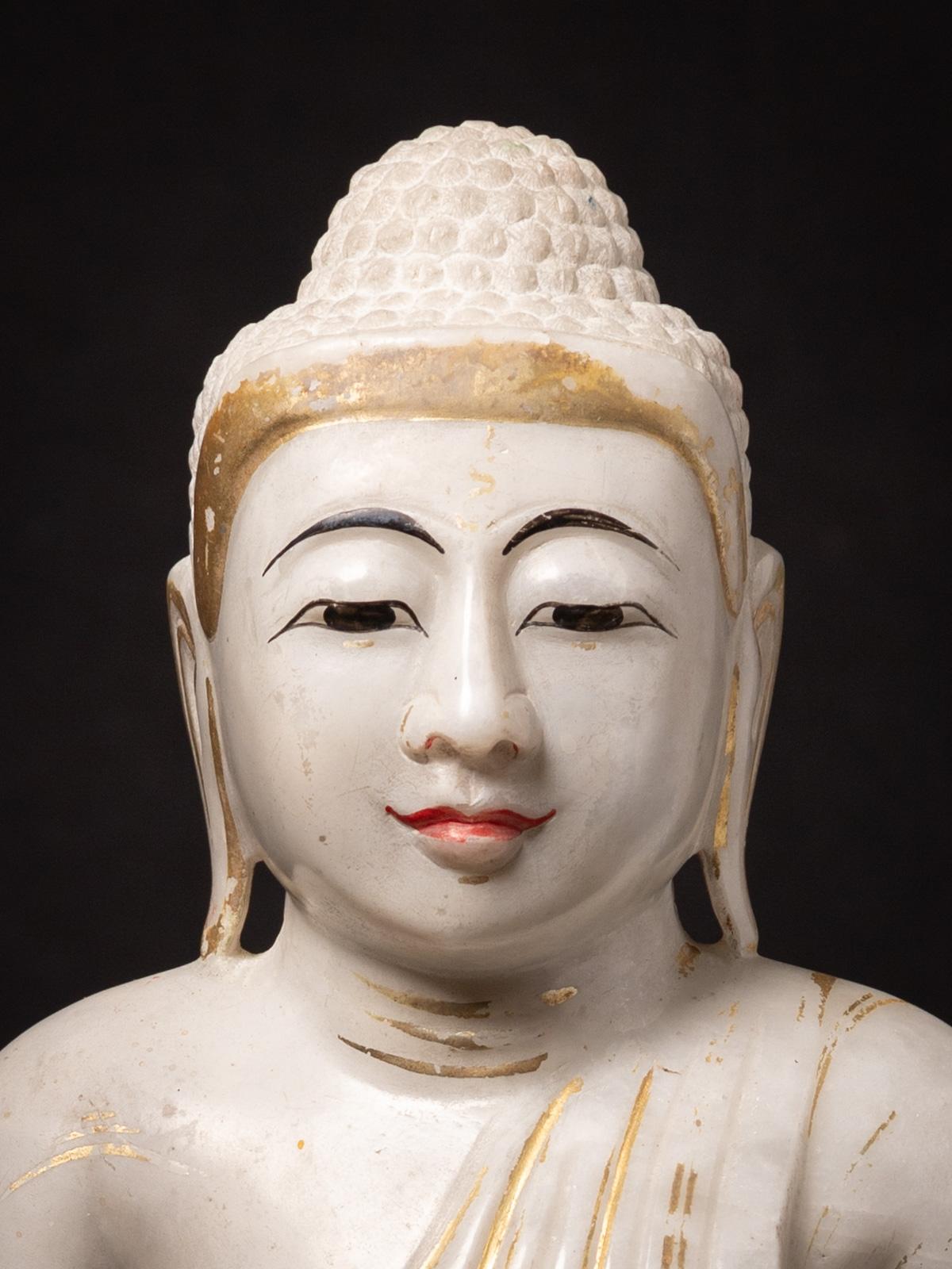 Antica statua di Buddha birmano in marmo della Birmania, metà del 20° secolo In condizioni buone in vendita a DEVENTER, NL