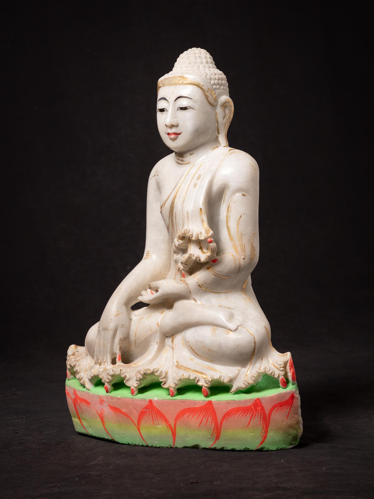 Marmo Antica statua di Buddha birmano in marmo della Birmania, metà del 20° secolo in vendita