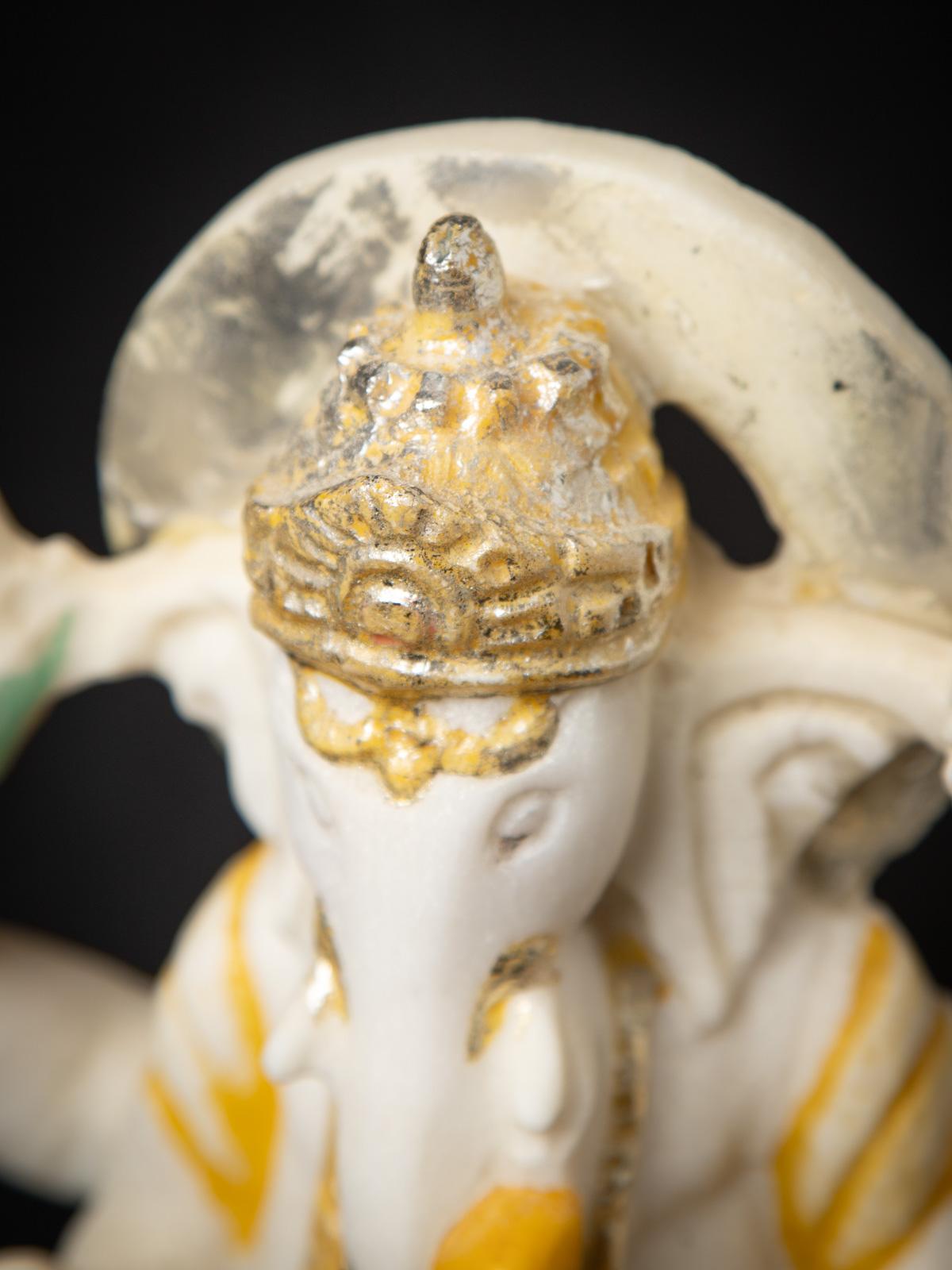 Indien Milieu du XXe siècle Statue de Ganesha en pierre marbrière ancienne - Bouddhas originaux en vente