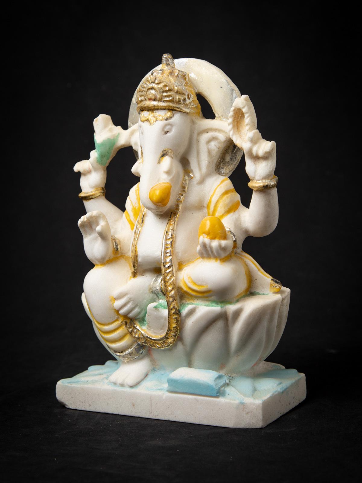 20ième siècle Milieu du XXe siècle Statue de Ganesha en pierre marbrière ancienne - Bouddhas originaux en vente