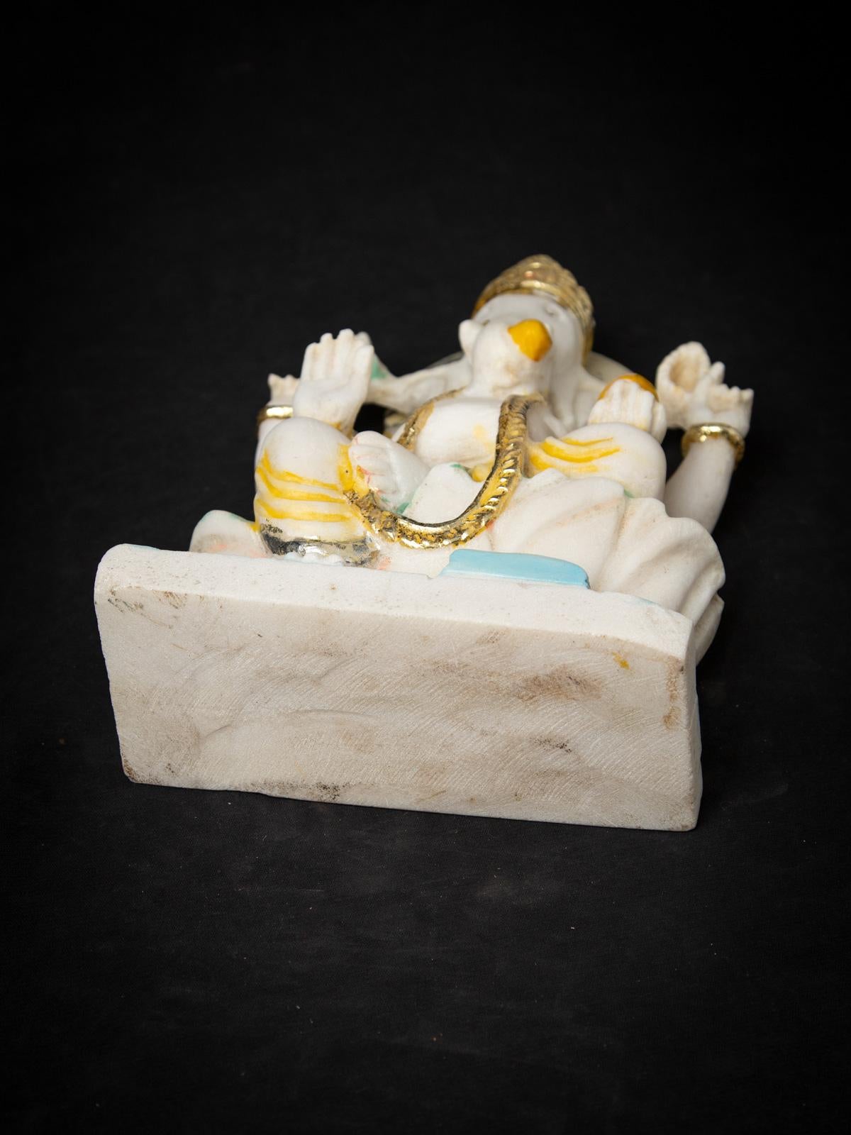 Milieu du XXe siècle Statue de Ganesha en pierre marbrière ancienne - Bouddhas originaux en vente 1