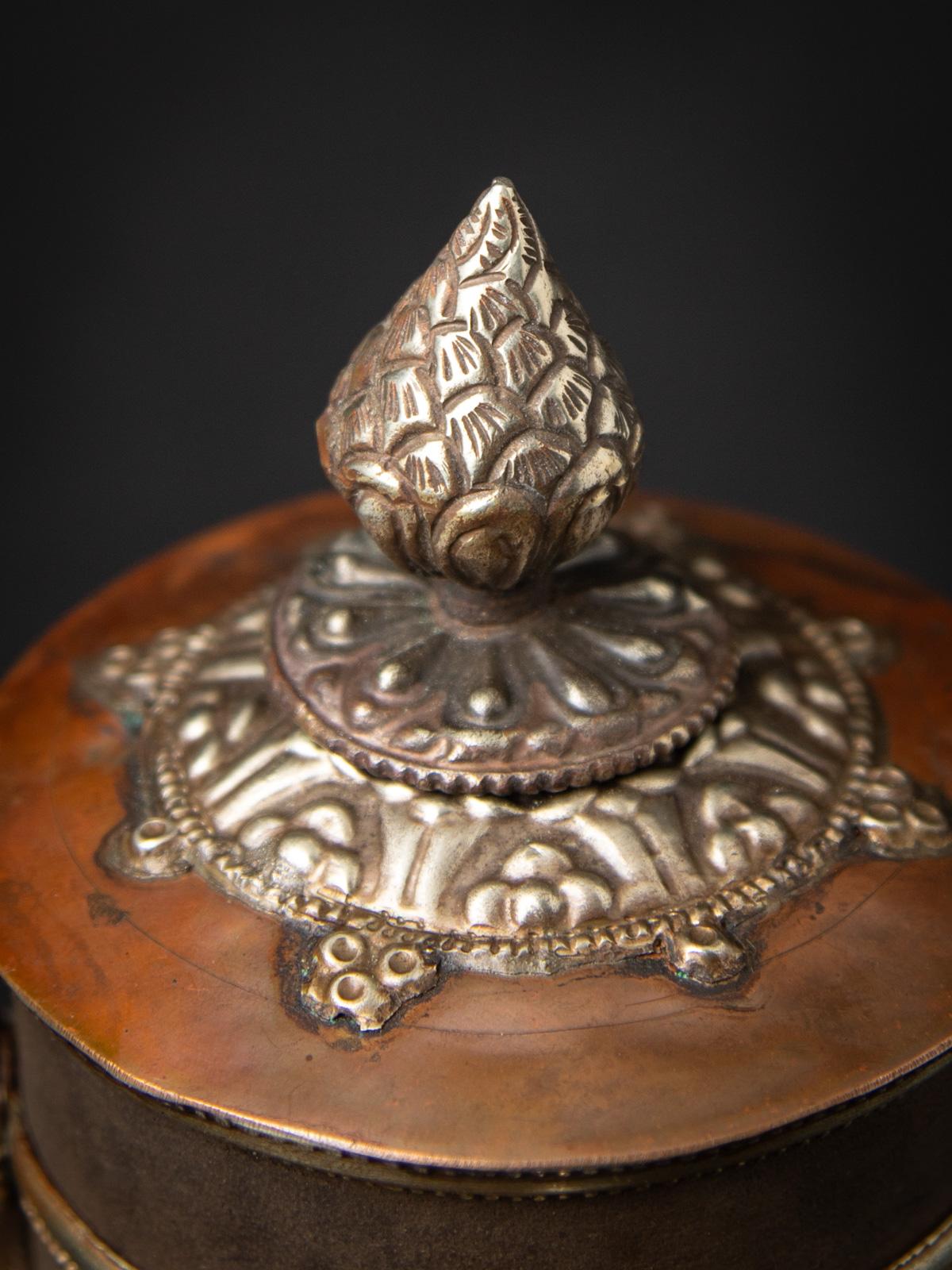 Rouleau de prière tibétain ancien du milieu du 20e siècle, tibétain du Tibet Bon état - En vente à DEVENTER, NL