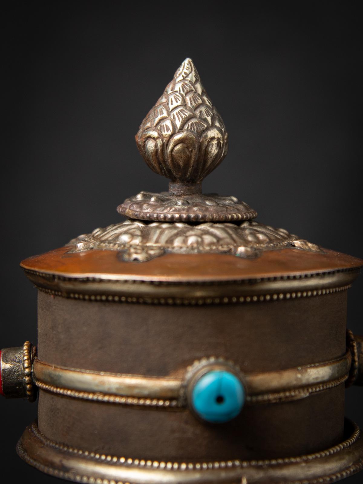 20ième siècle Rouleau de prière tibétain ancien du milieu du 20e siècle, tibétain du Tibet en vente