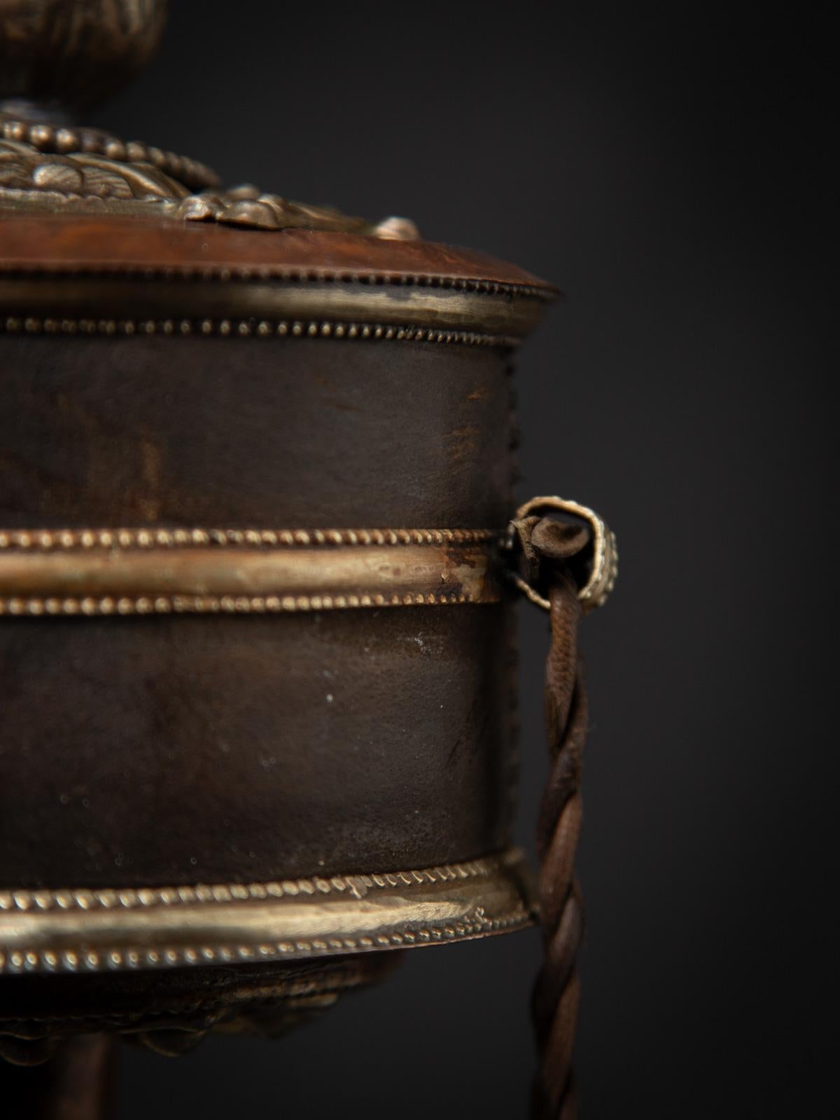 Rouleau de prière tibétain ancien du milieu du 20e siècle, tibétain du Tibet en vente 3