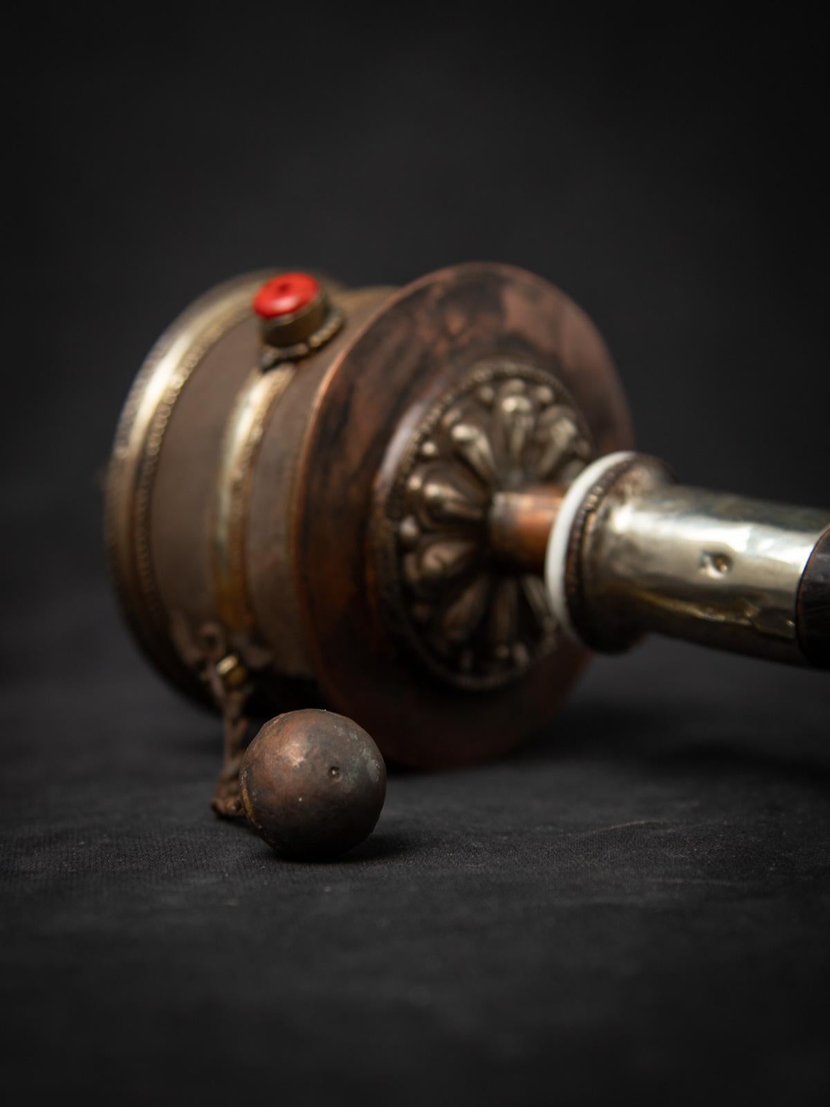 Rouleau de prière tibétain ancien du milieu du 20e siècle, tibétain du Tibet en vente 3