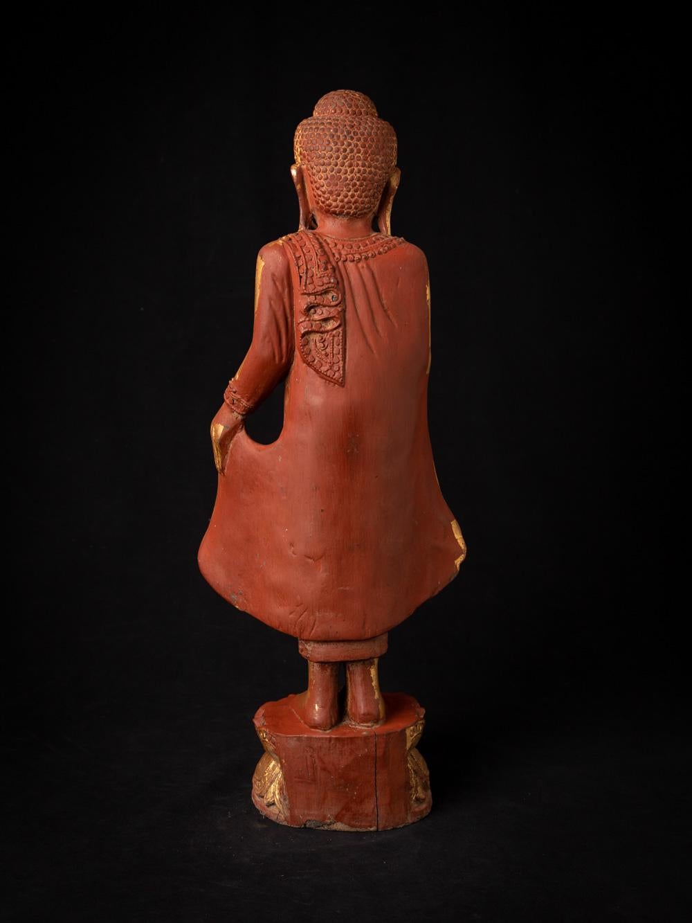 Milieu du 20e siècle Ancienne statue de Bouddha en bois de Birmanie en vente 3