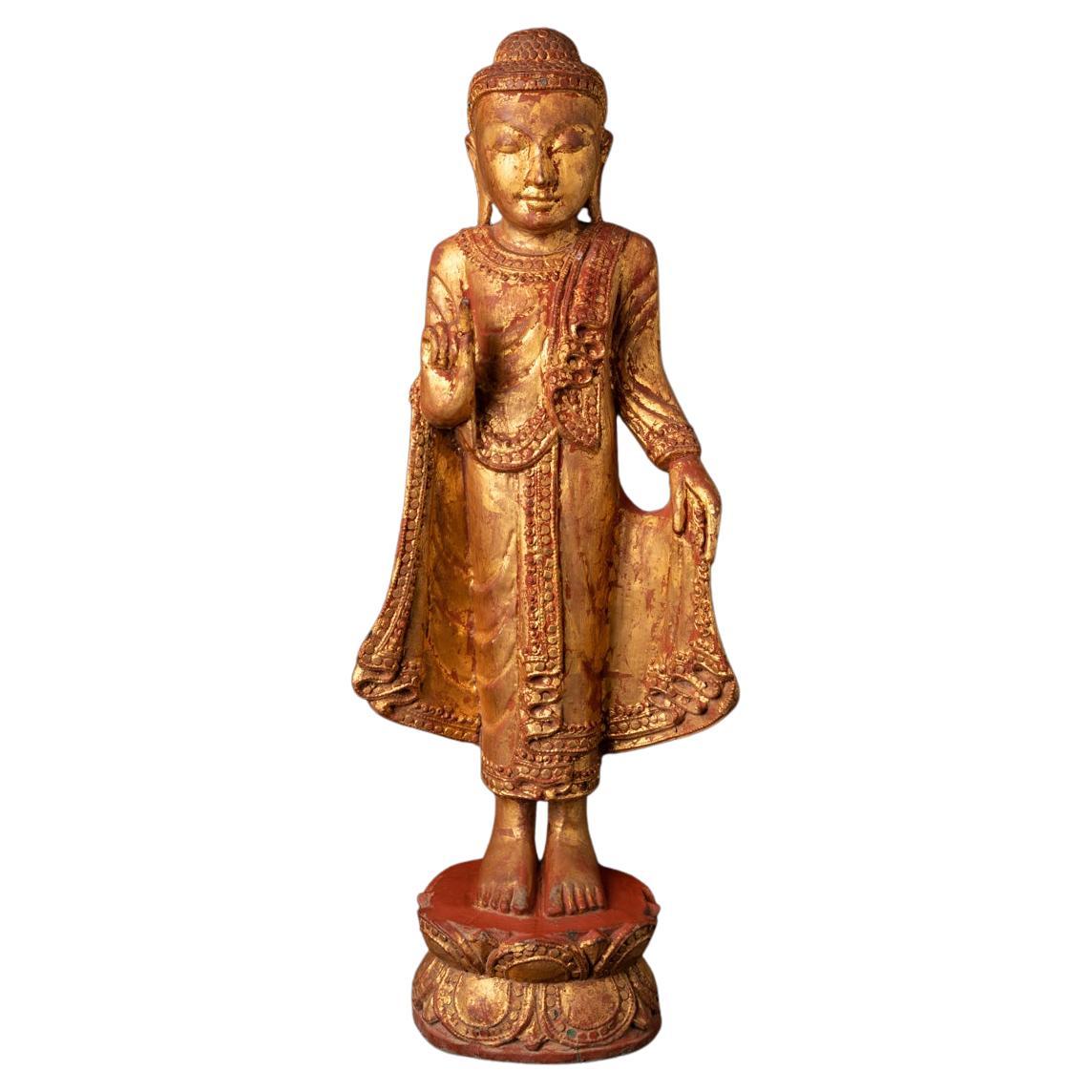 Milieu du 20e siècle Ancienne statue de Bouddha en bois de Birmanie