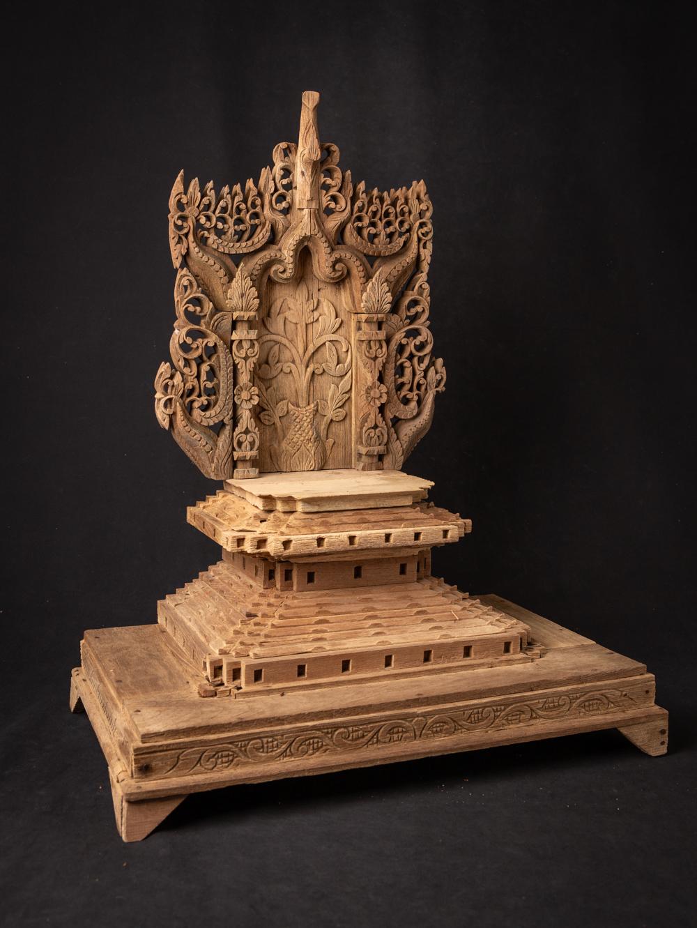 Middle 20th century Old wooden Burmese throne from Burma In Good Condition In DEVENTER, NL