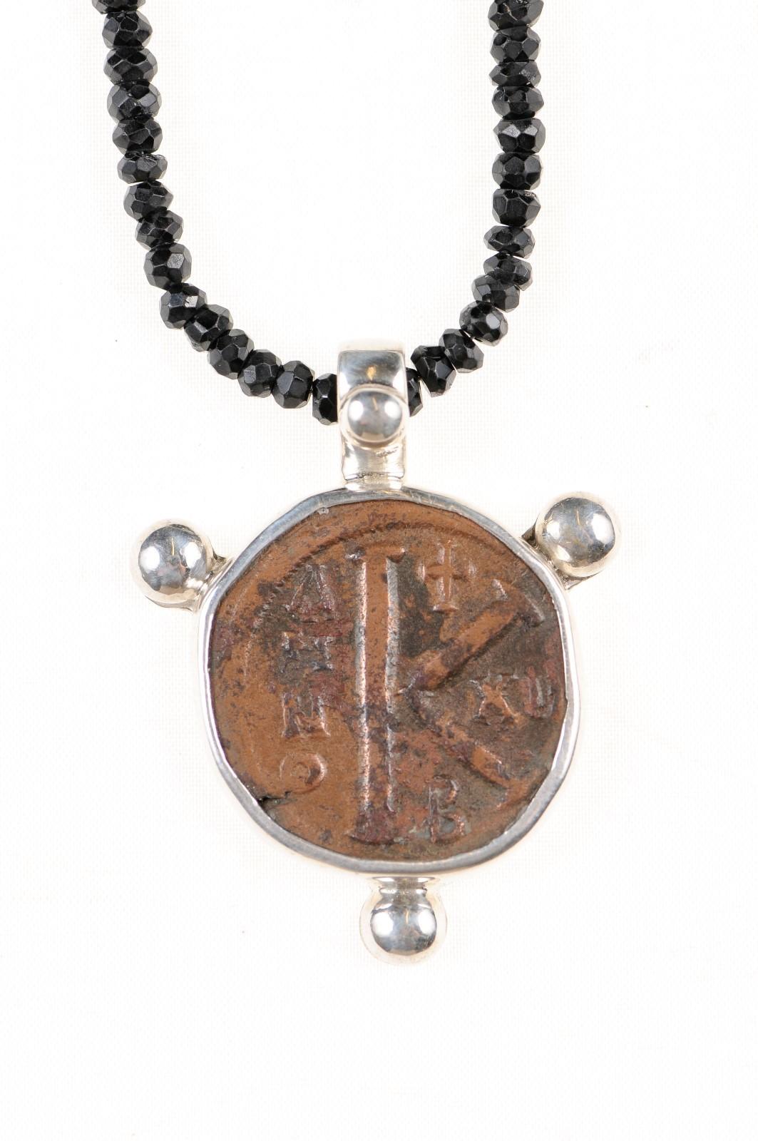 Pendentif pièce de monnaie byzantine du Moyen-Âge (pendentif uniquement) Excellent état - En vente à Atlanta, GA
