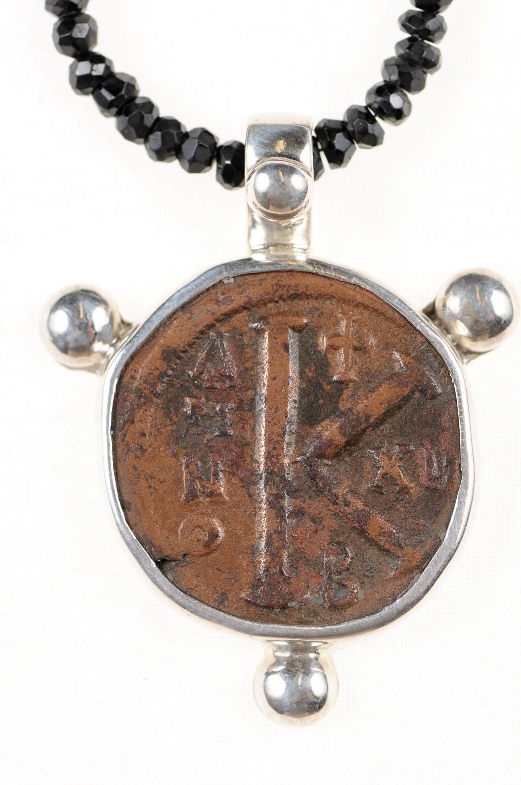 Pendentif pièce de monnaie byzantine du Moyen-Âge (pendentif uniquement) en vente 1