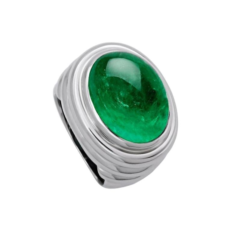 Middle Ages Ring, 18 Karat White Gold, 1 Emerald 14.86 Carat