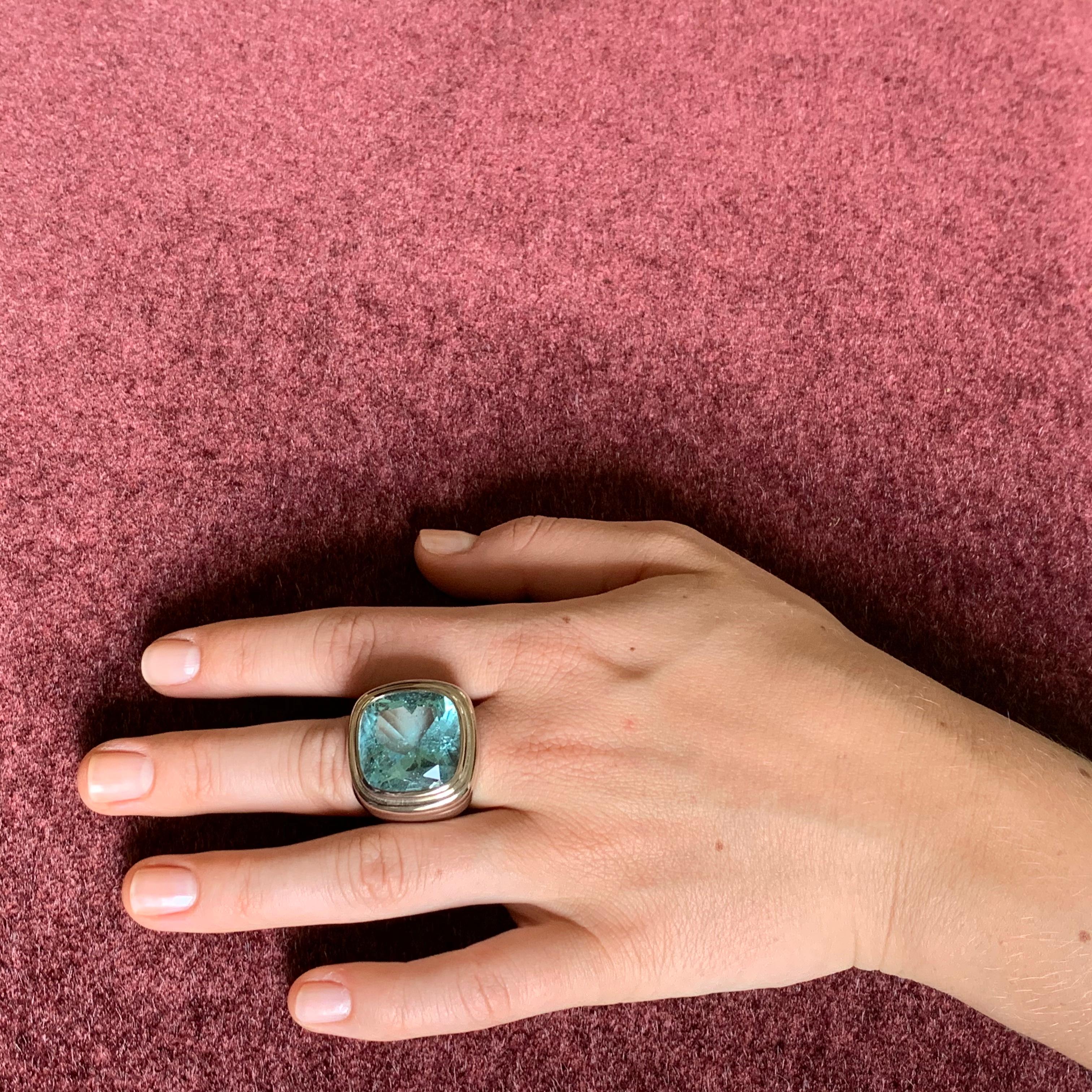 Ring in 18 Carat White Gold with 1 Aquamarine of 25.48 ct from the Middle Ages Collection.

Inspired by the elements and shapes of the Middle Ages, the collection is one of the most coveted by Colleen B. Rosenblat. Delicate yet bold crosses and