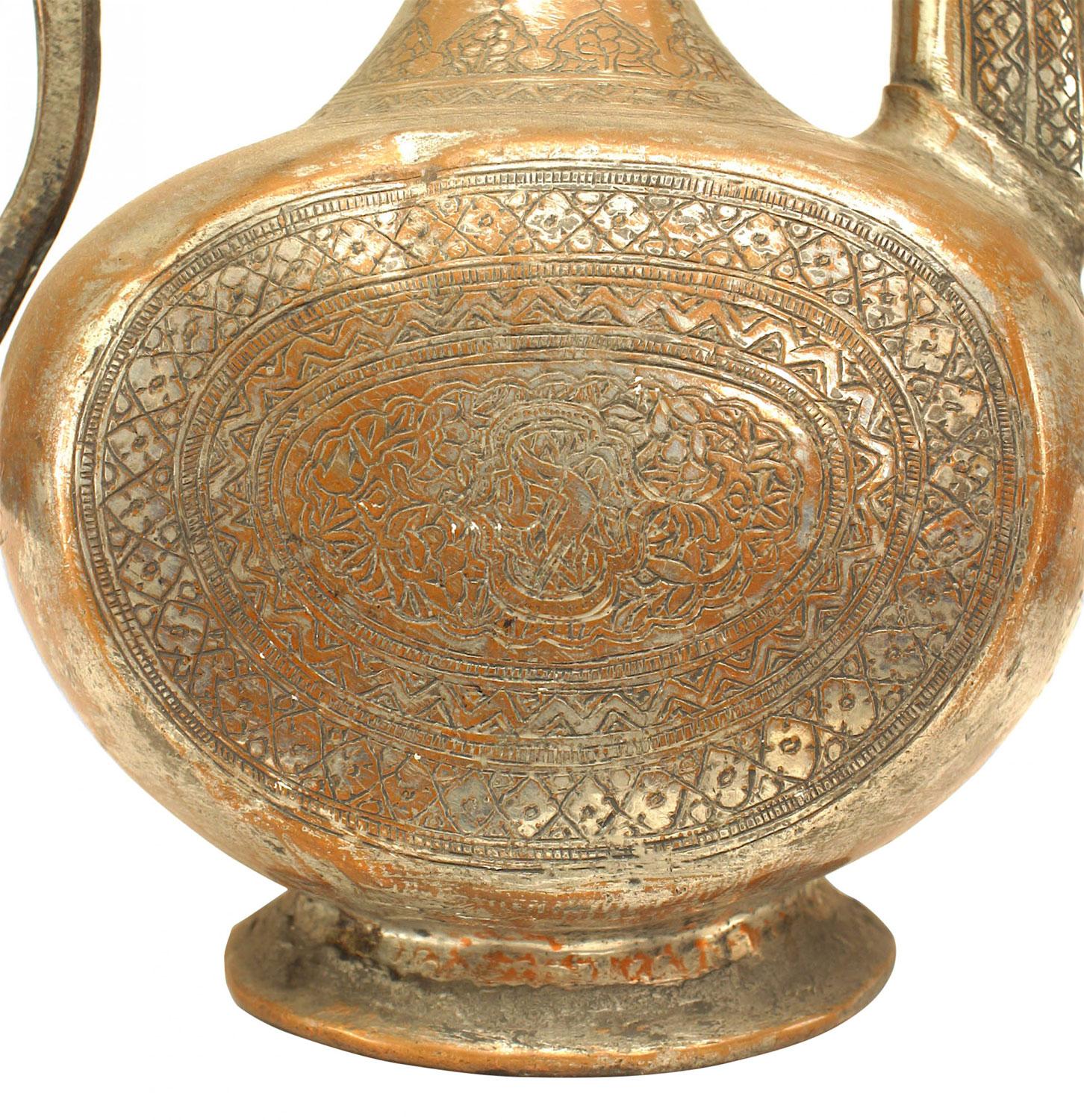 2 mittelöstliche maurische Krüge (19/20. Jahrhundert) aus Silberblech auf Kupfer mit geätztem Design (PREIS PRO STÜCK)