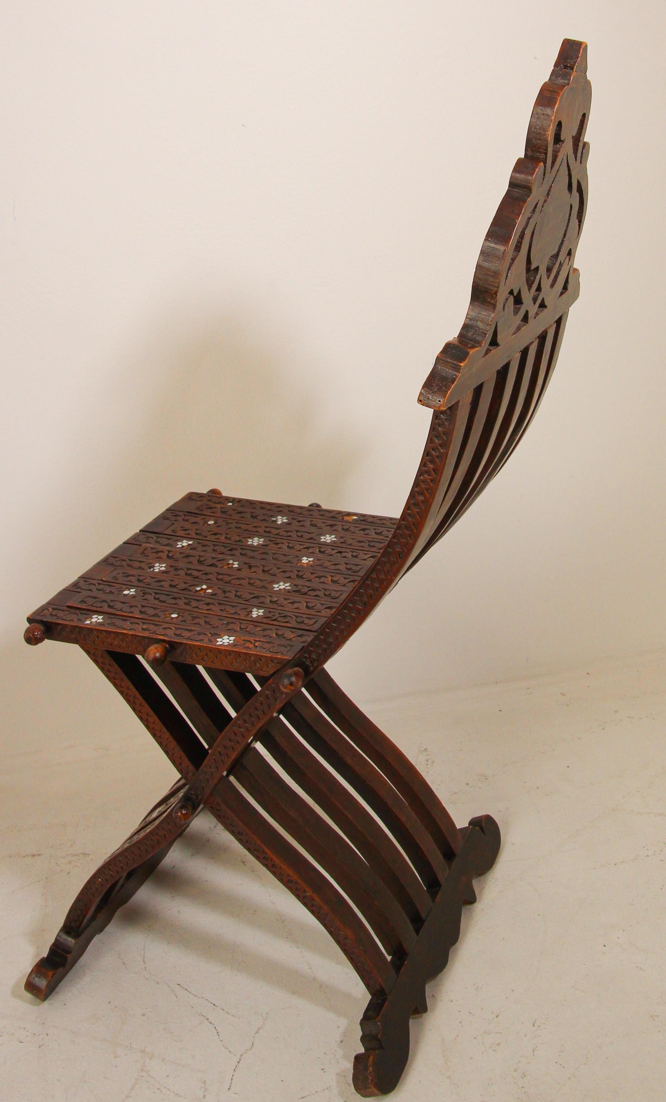 Moyen Orient 19ème siècle Chaise pliante mauresque Coquille incrustée en vente 4