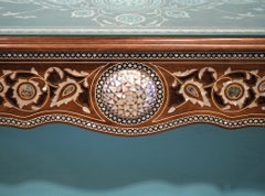 Table console du Moyen-Orient à pieds cabriole incrusté d' Abelone et de nacre