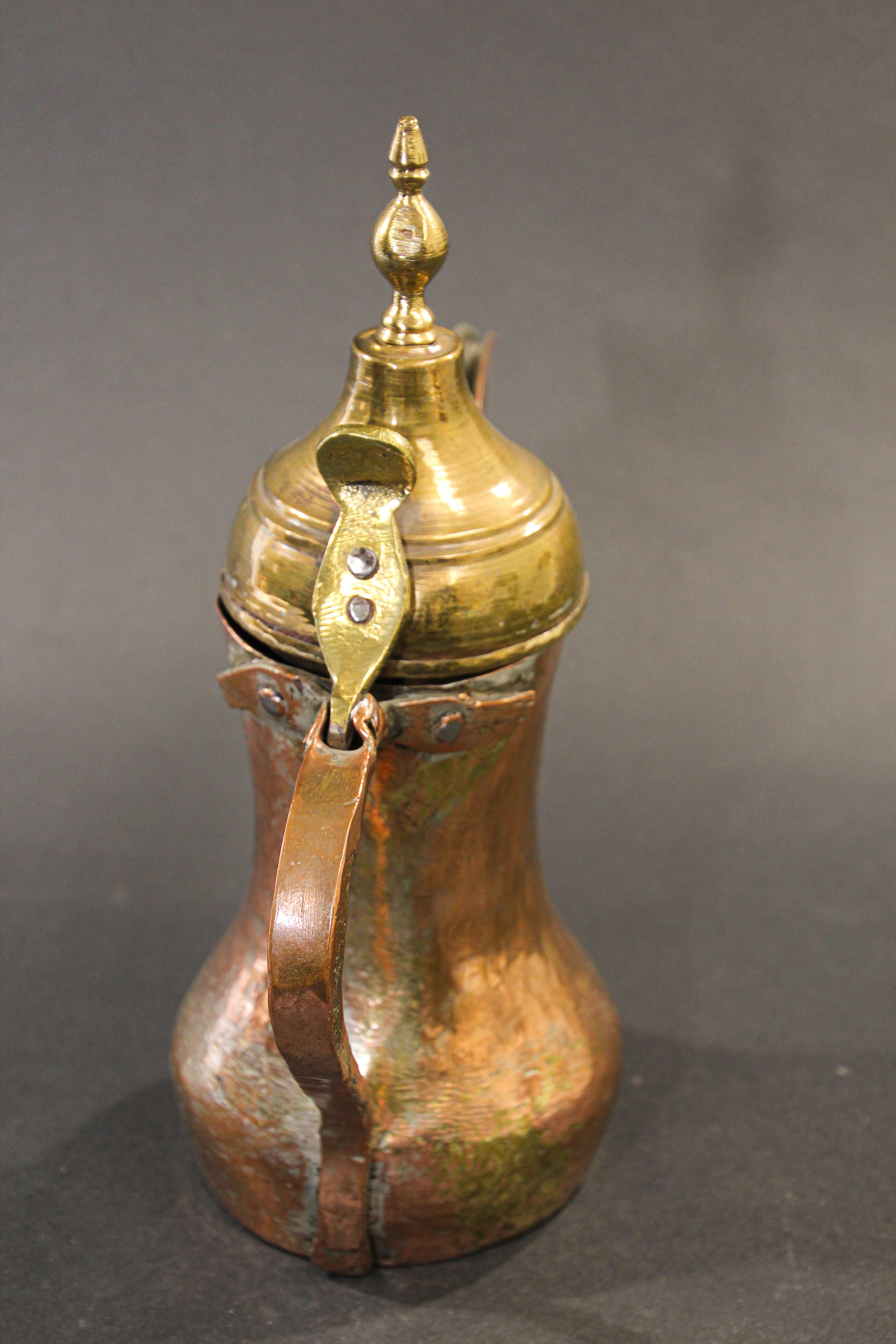 Middle Eastern Arabian Tinned Copper Dallah In Good Condition For Sale In North Hollywood, CA