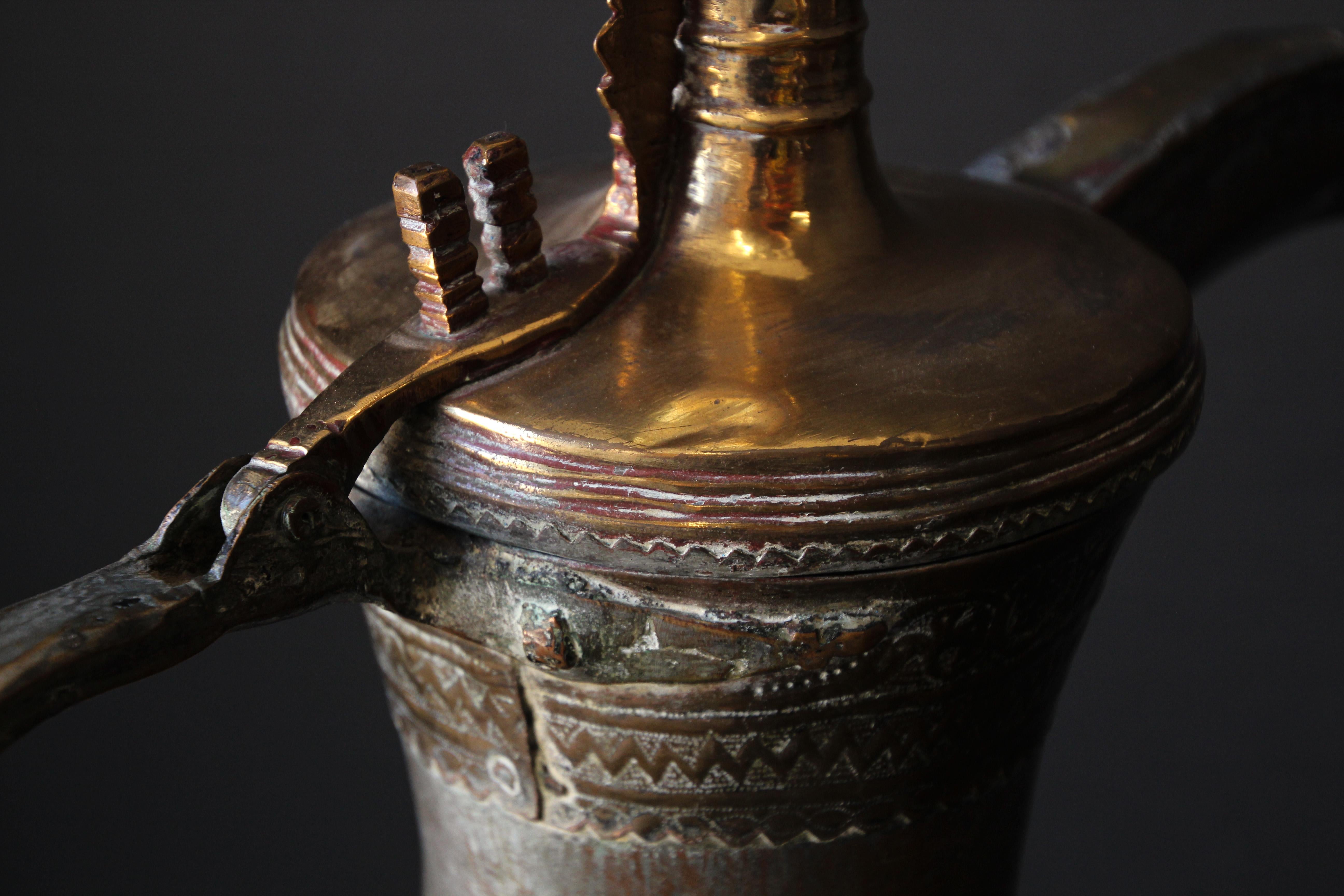 Middle Eastern Arabic Bedouin Dallah Oversized Copper Coffee Pot In Good Condition In North Hollywood, CA