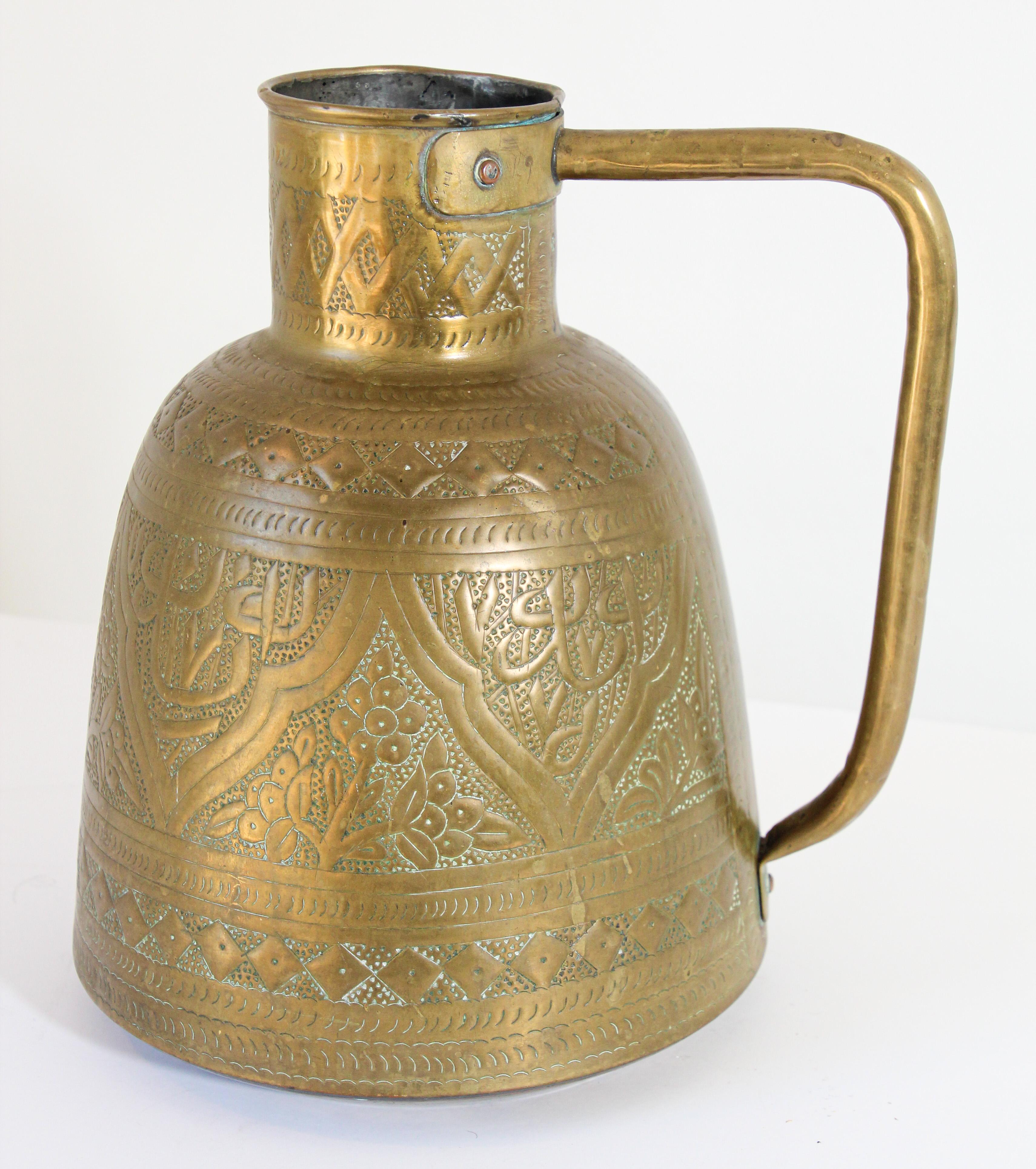 Middle Eastern Asian traditional water pot.
Hand-hammered with Arabic writting and chased brass with riveted brass handle.
Small bird as final on top of the cover.
Great decorative Islamic art collector Dallah metalwork object.
Well used nice