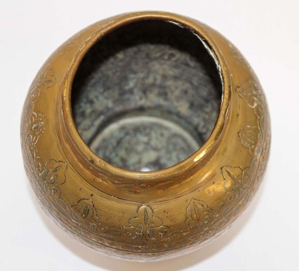 Middle Eastern Brass Bowl with Arabic Kufic Writing In Good Condition For Sale In North Hollywood, CA