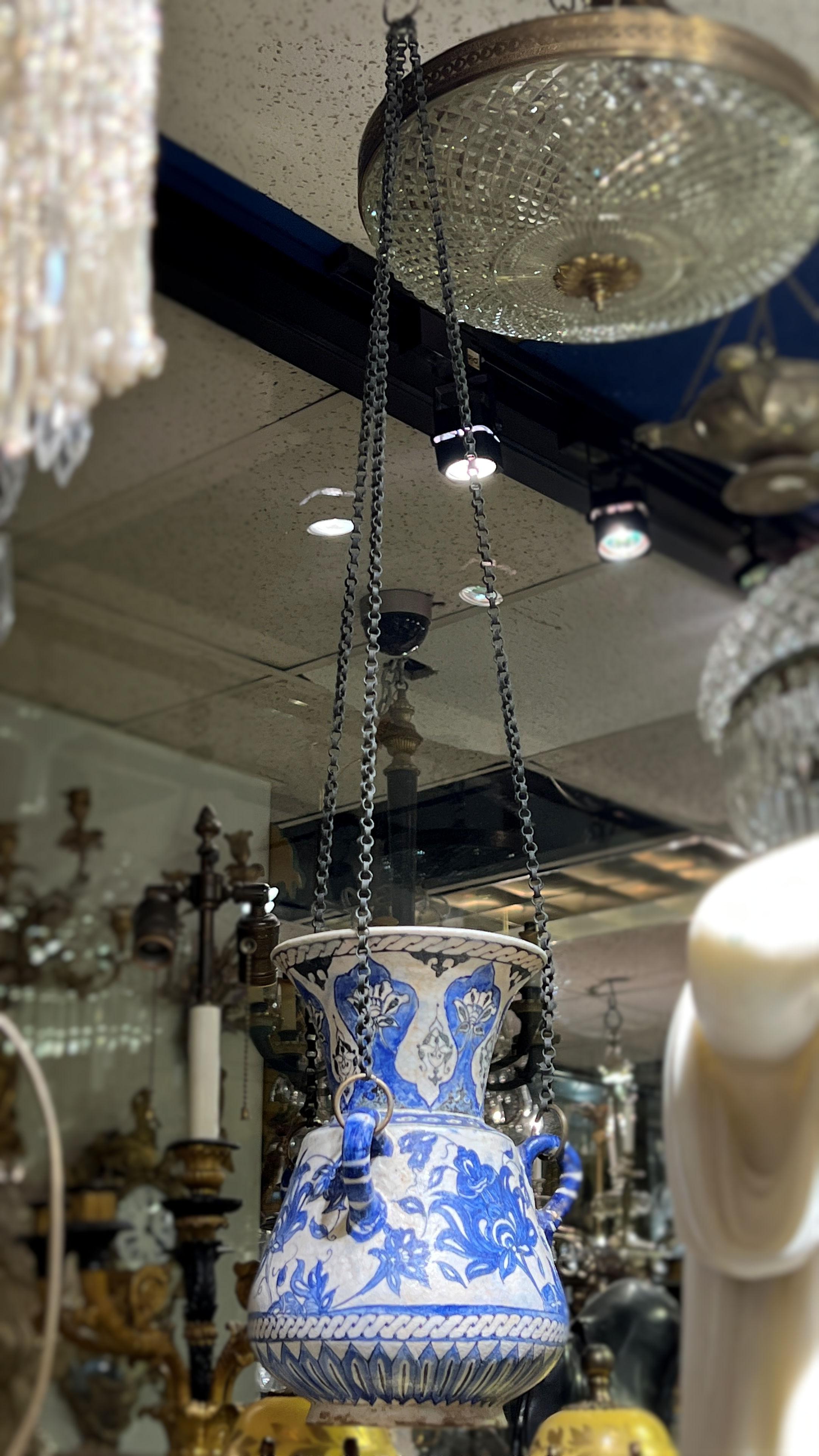 Moskenlampe aus Keramik aus dem Nahen Osten im Zustand „Gut“ im Angebot in New York, NY