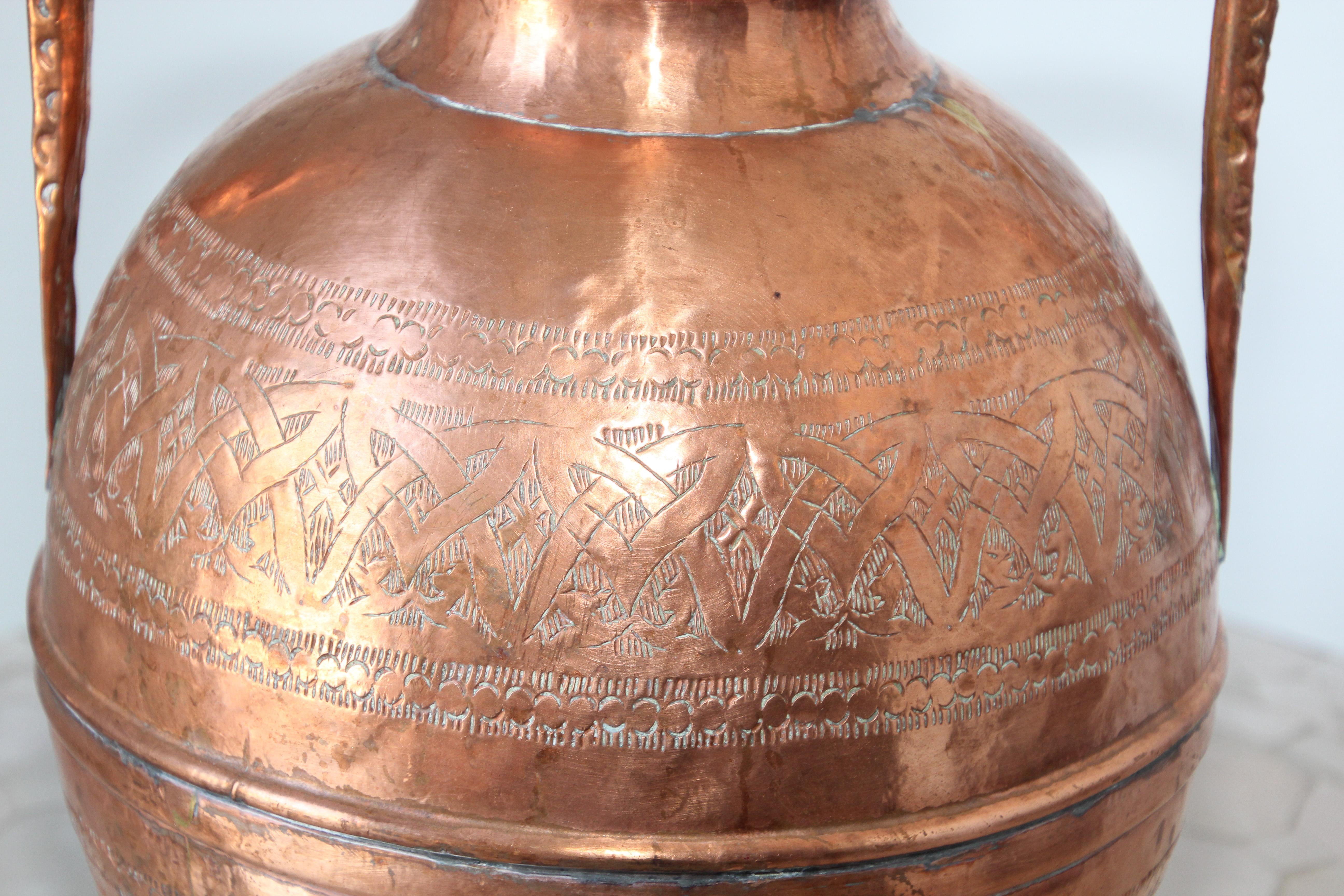 Middle Eastern Copper Islamic Art Vase Engraved with Moorish Design For Sale 7
