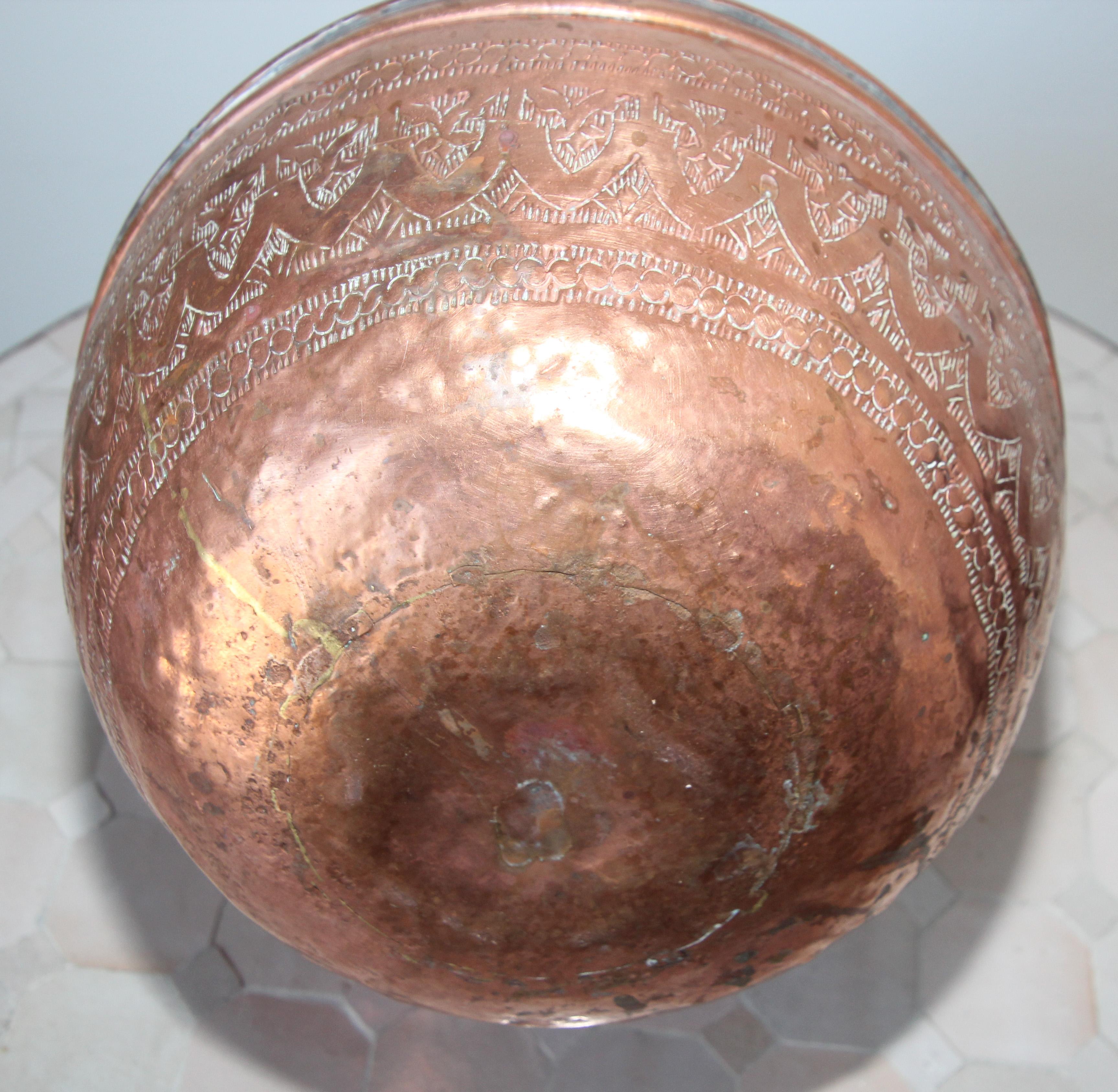 Middle Eastern Copper Islamic Art Vase Engraved with Moorish Design For Sale 10