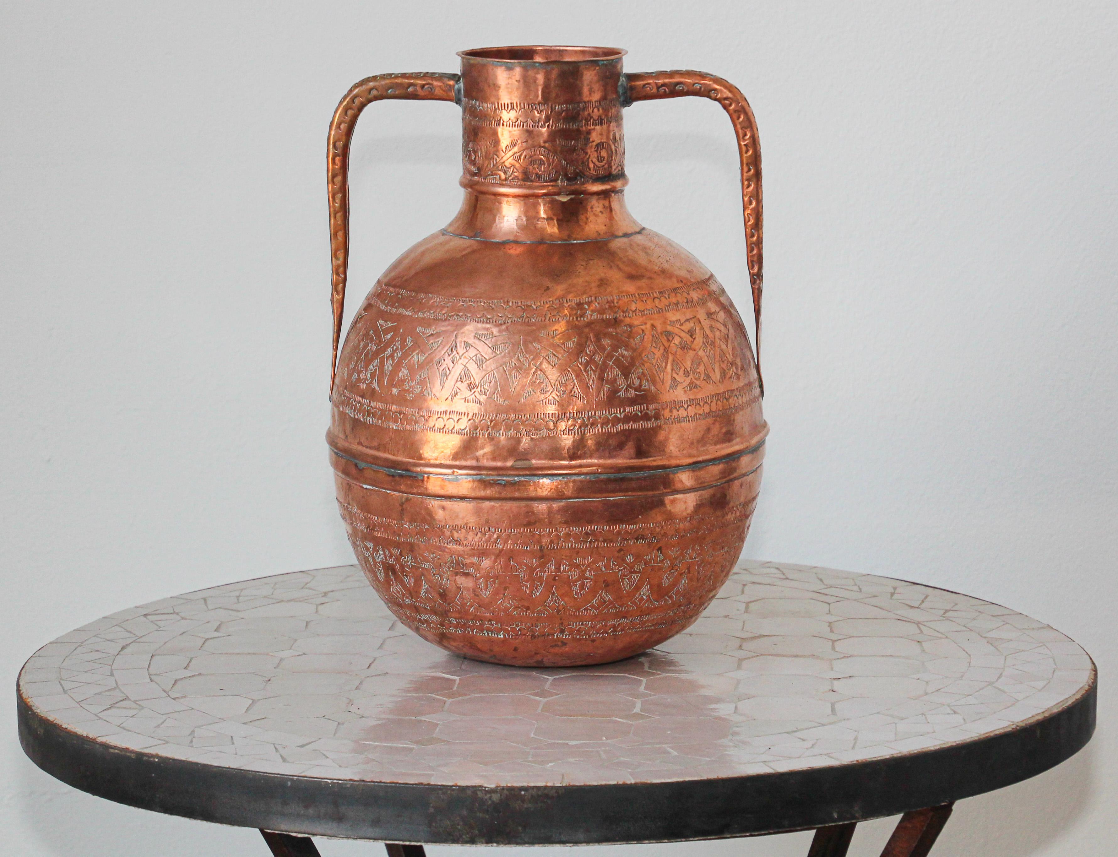 Hammered Middle Eastern Copper Islamic Art Vase Engraved with Moorish Design For Sale