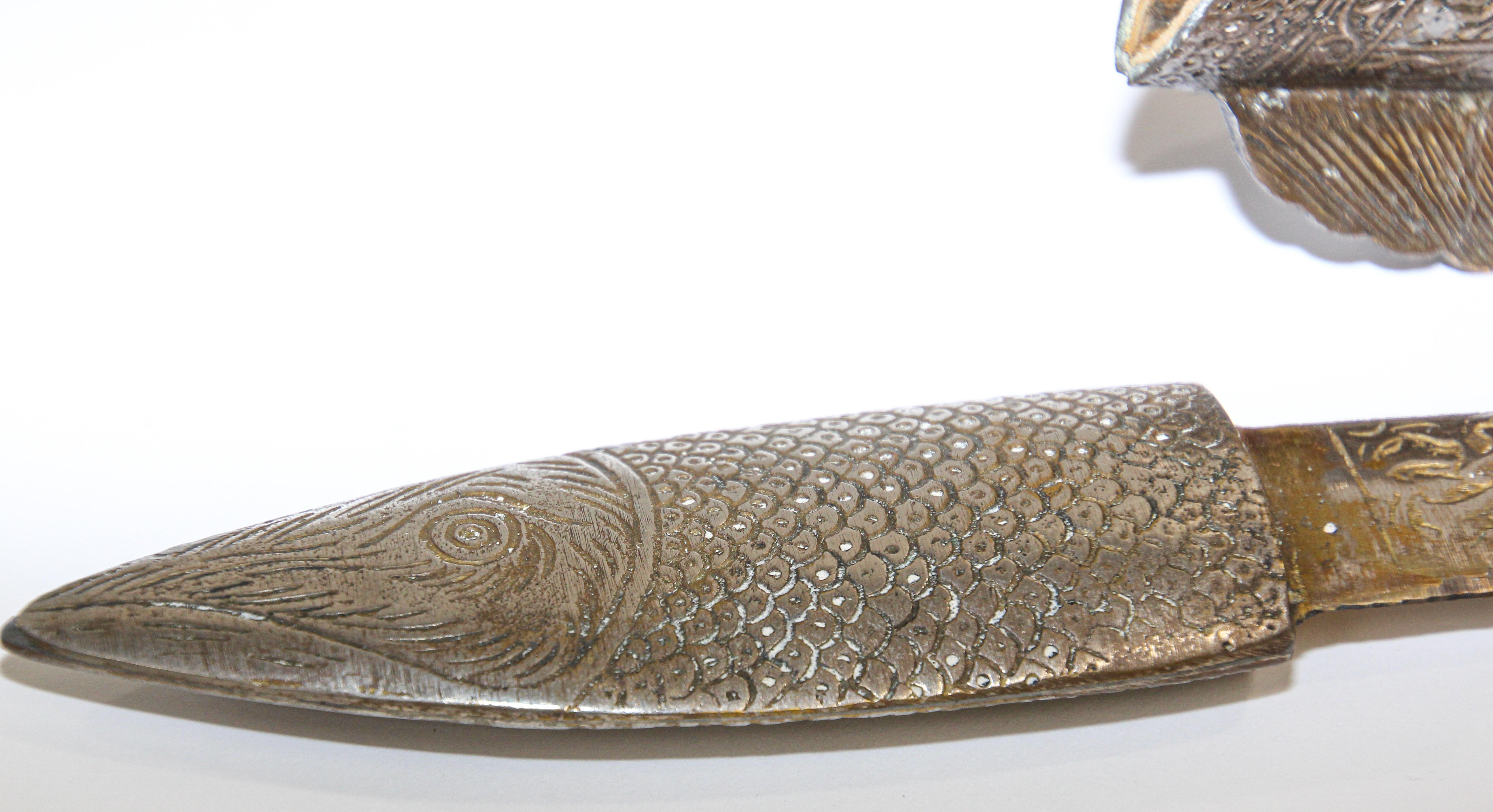 Middle Eastern Dagger in the Form of a Fish with Arabic Calligraphy Writing In Good Condition In North Hollywood, CA