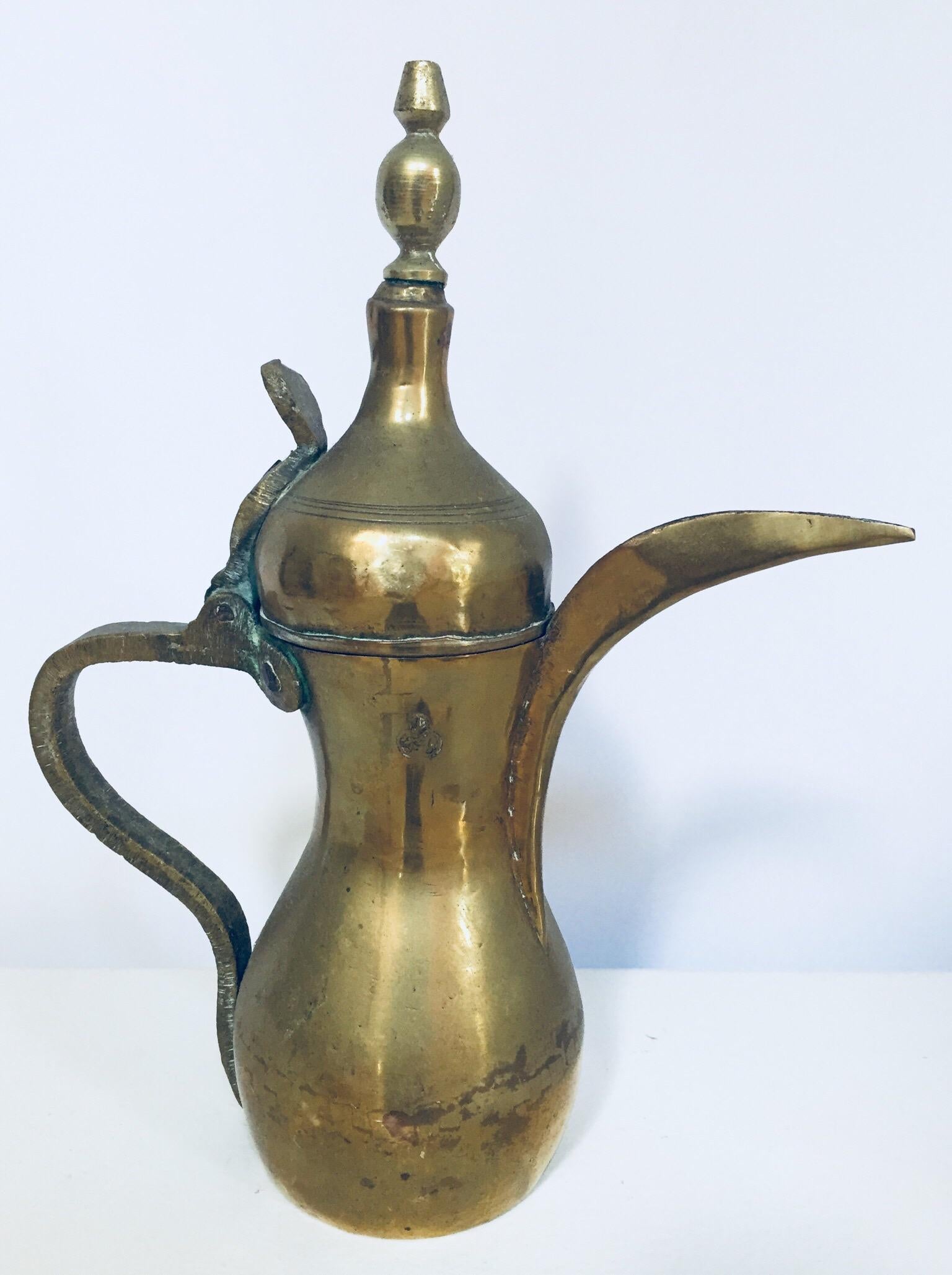 Middle Eastern traditional Arabian brass Dallah coffee pot. 
Coffee pot hand-hammered and chased brass with riveted brass finish and a very large spout. 
Size: 10