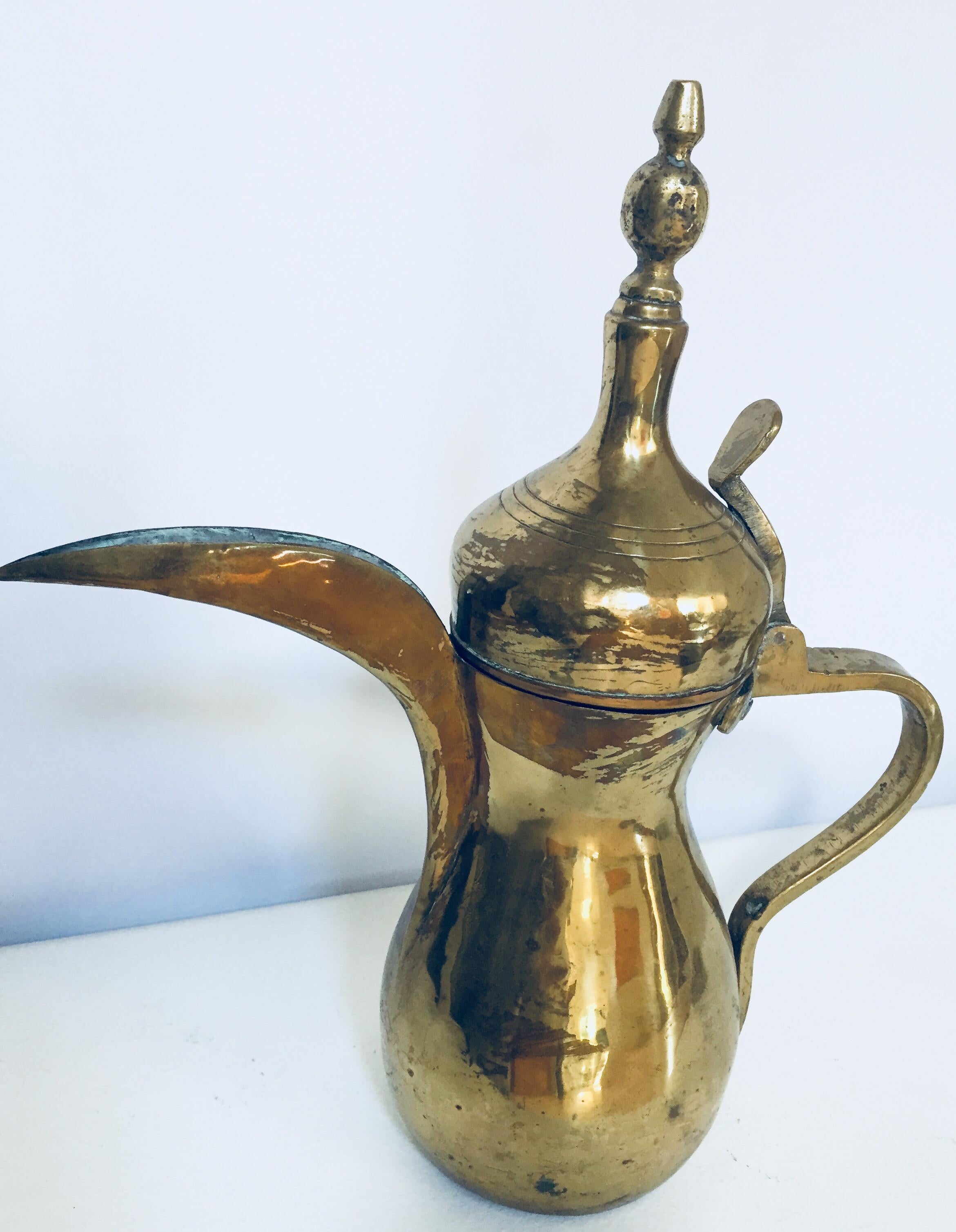 Middle Eastern traditional Arabian brass Dallah coffee pot. 
Coffee pot hand-hammered and chased brass with riveted brass finish and a very large spout. 
Size: 9