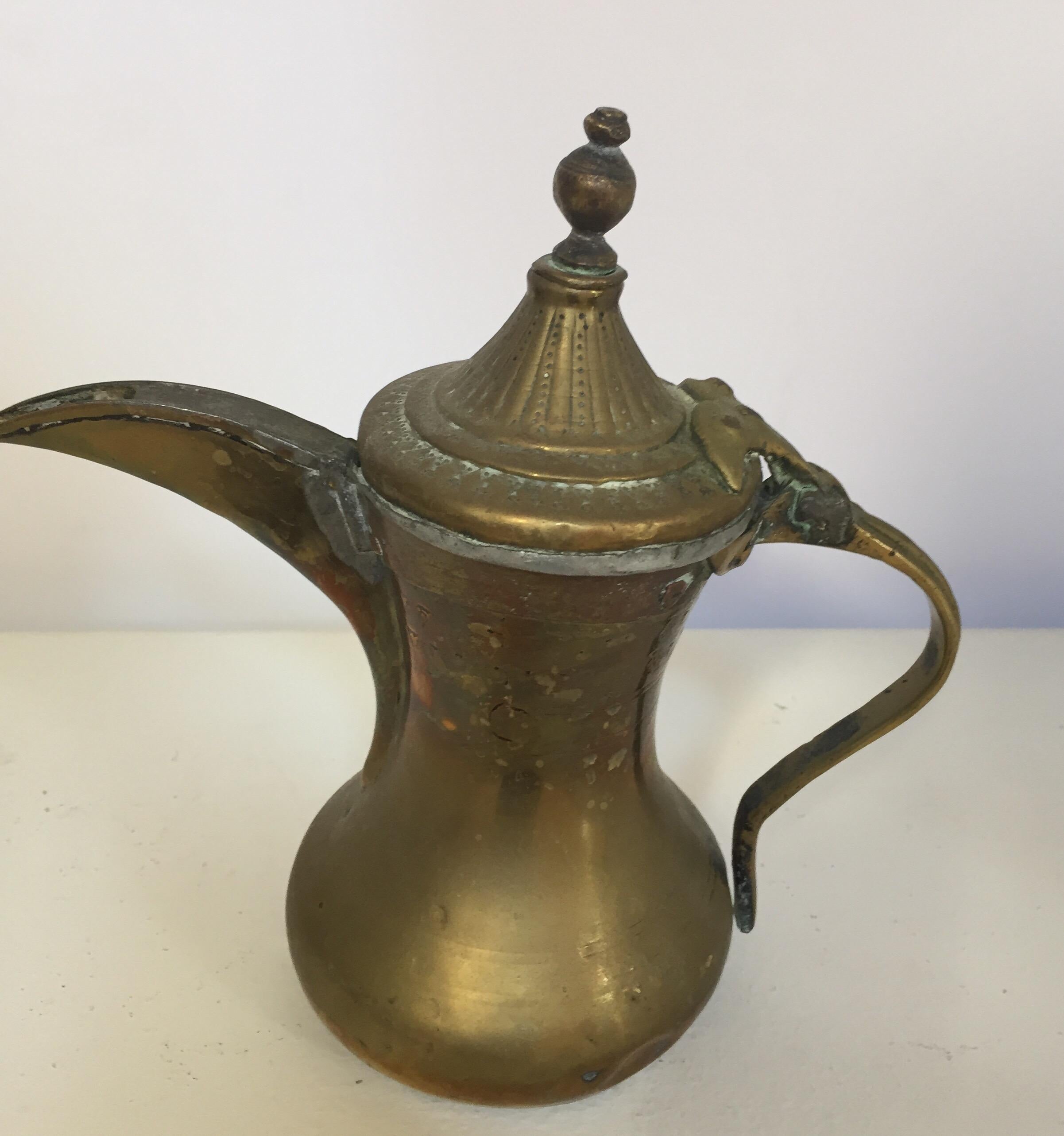 Arabicische Dallah-Kaffeekanne aus Kupfer und Messing aus dem Nahen Osten (Islamisch) im Angebot