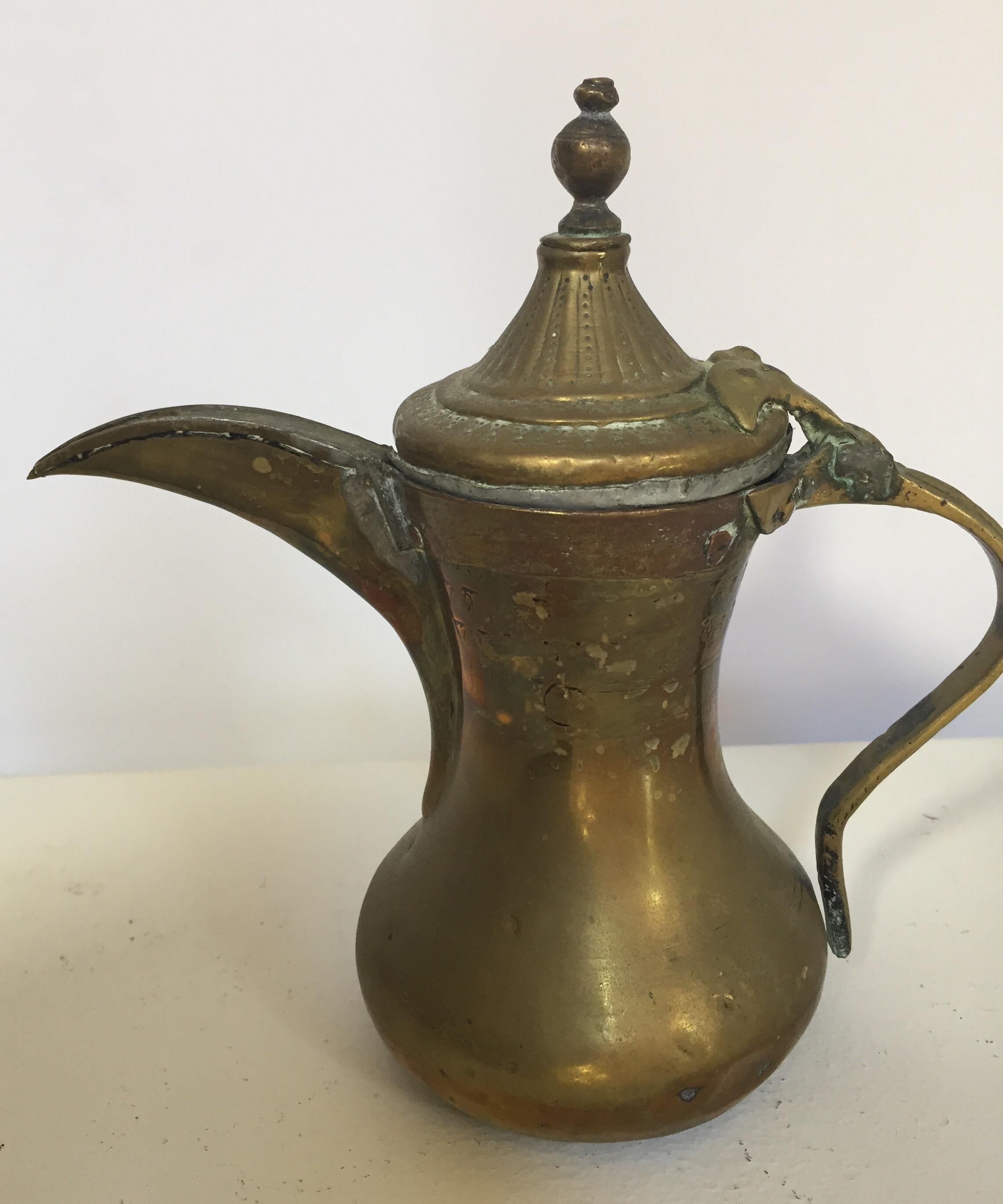 Middle Eastern Dallah Arabic Copper and Brass Coffee Pot In Good Condition For Sale In North Hollywood, CA