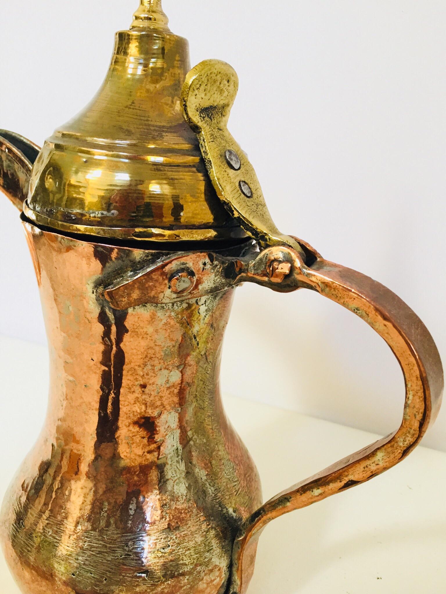 Middle Eastern Arabic Copper Coffee Pot Dallah  In Good Condition For Sale In North Hollywood, CA