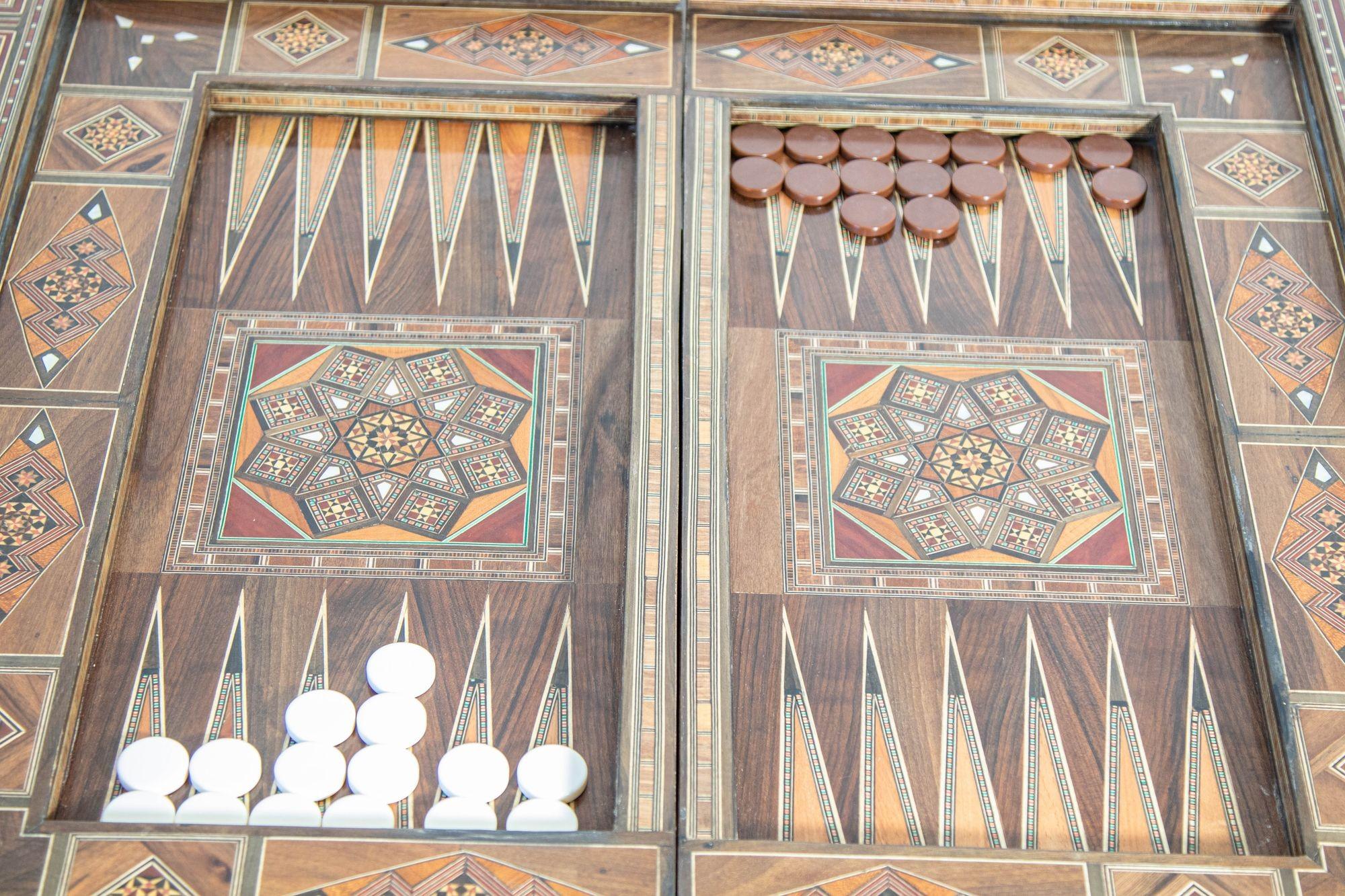 Table de jeu d'échecs Backgammon incrustée de Damascus, du Moyen-Orient en vente 5