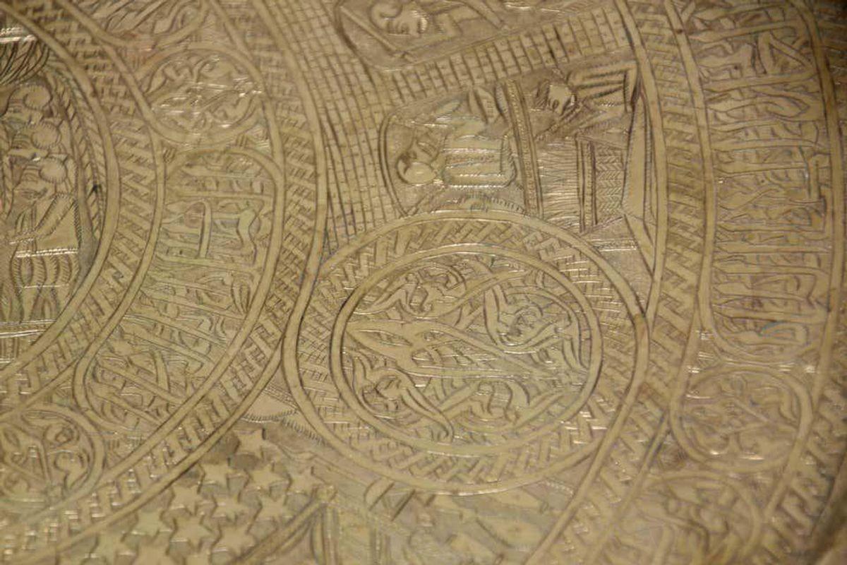Mittlerer Osten ägyptischen antiken runden Messing Tablett im Angebot 3