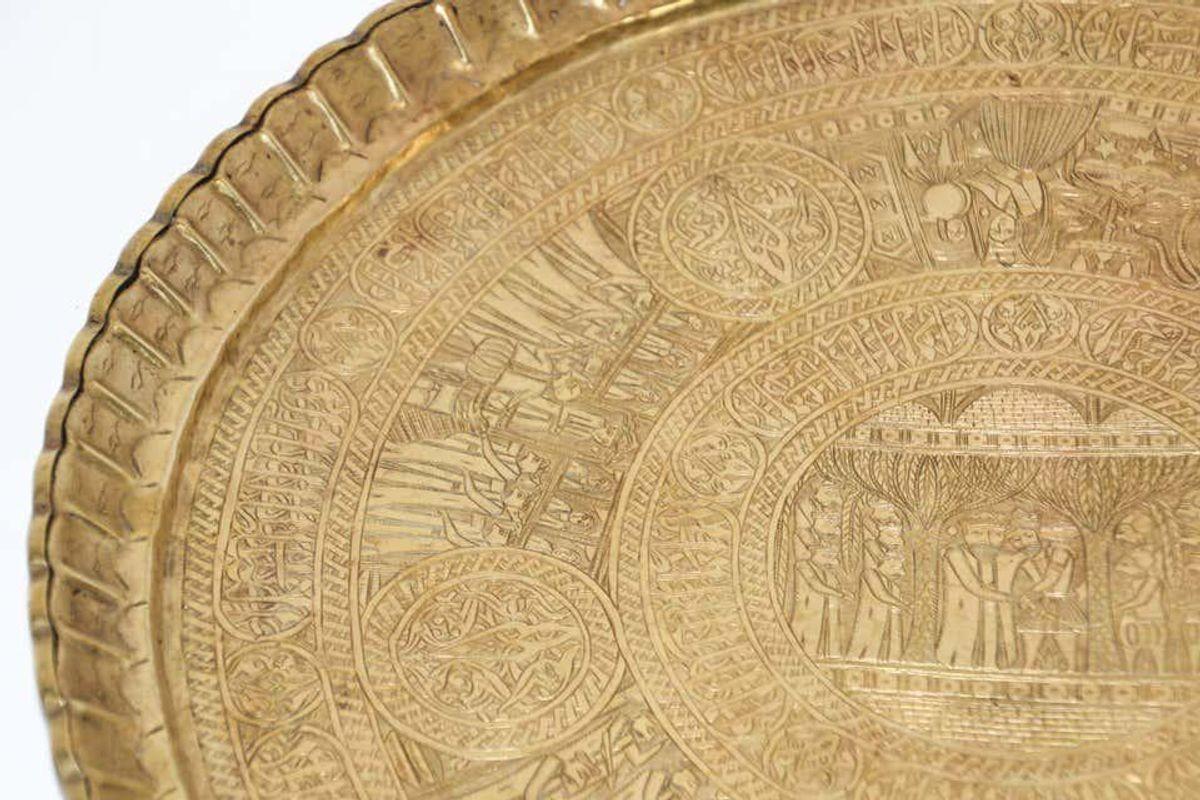 Middle Eastern Egyptian Antique Round Brass Tray In Good Condition For Sale In North Hollywood, CA