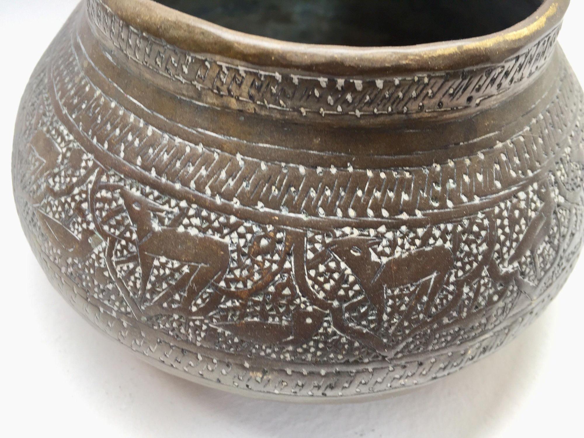 Middle Eastern Egyptian Hand-Etched Islamic Brass Bowl For Sale 4