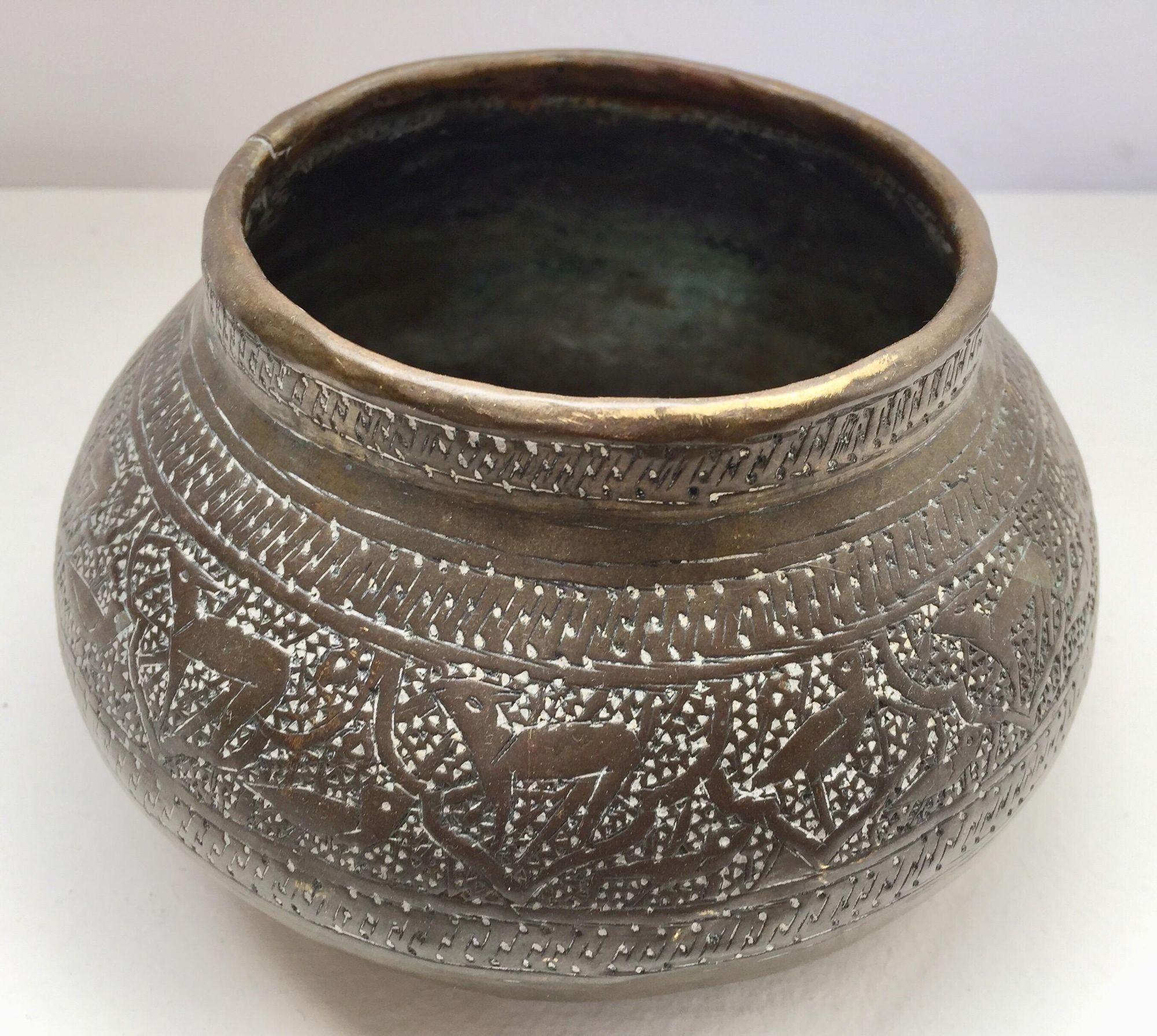 Bol islamique égyptien du Moyen-Orient égyptien gravé à la main en vente 5