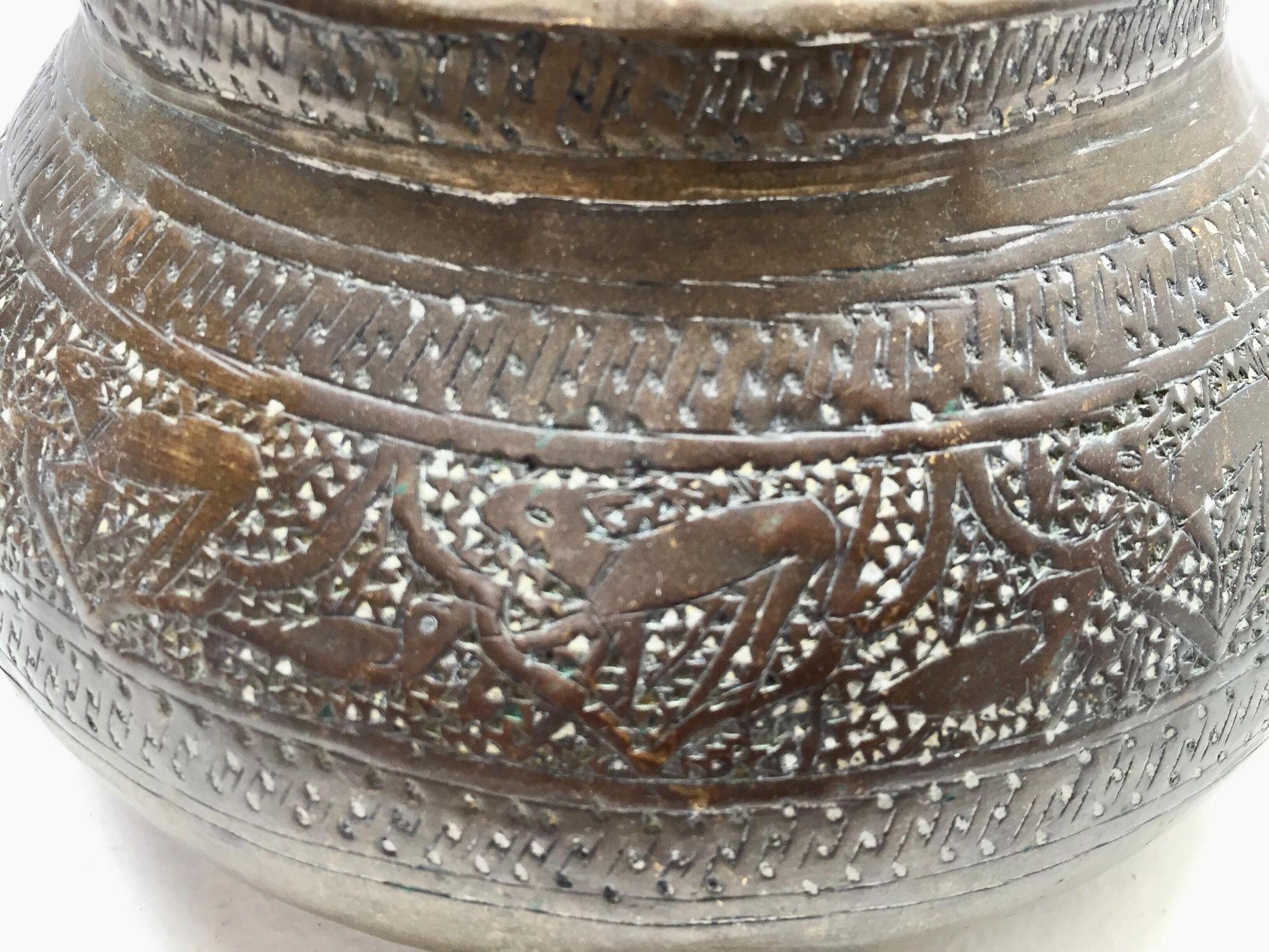 Metal brass Middle Eastern Moorish Islamic bowl finely and heavily hand-etched and hand carved with brass repousse. 19th century Islamic Egyptian hand-etched style brass bowl.
Engraved and hand-chased with animal figures and geometric arabesque,