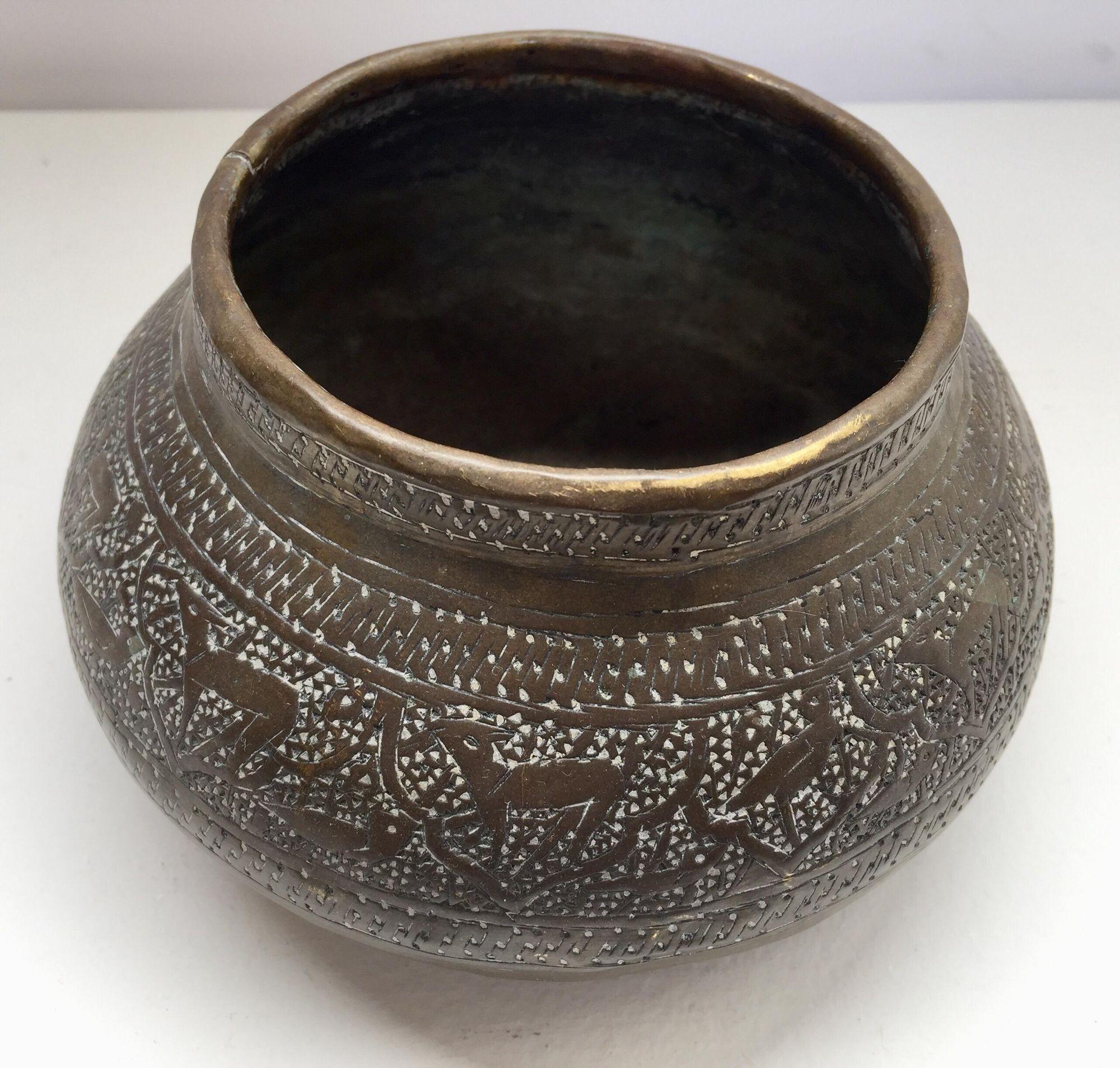20th Century Middle Eastern Egyptian Hand-Etched Islamic Brass Bowl For Sale