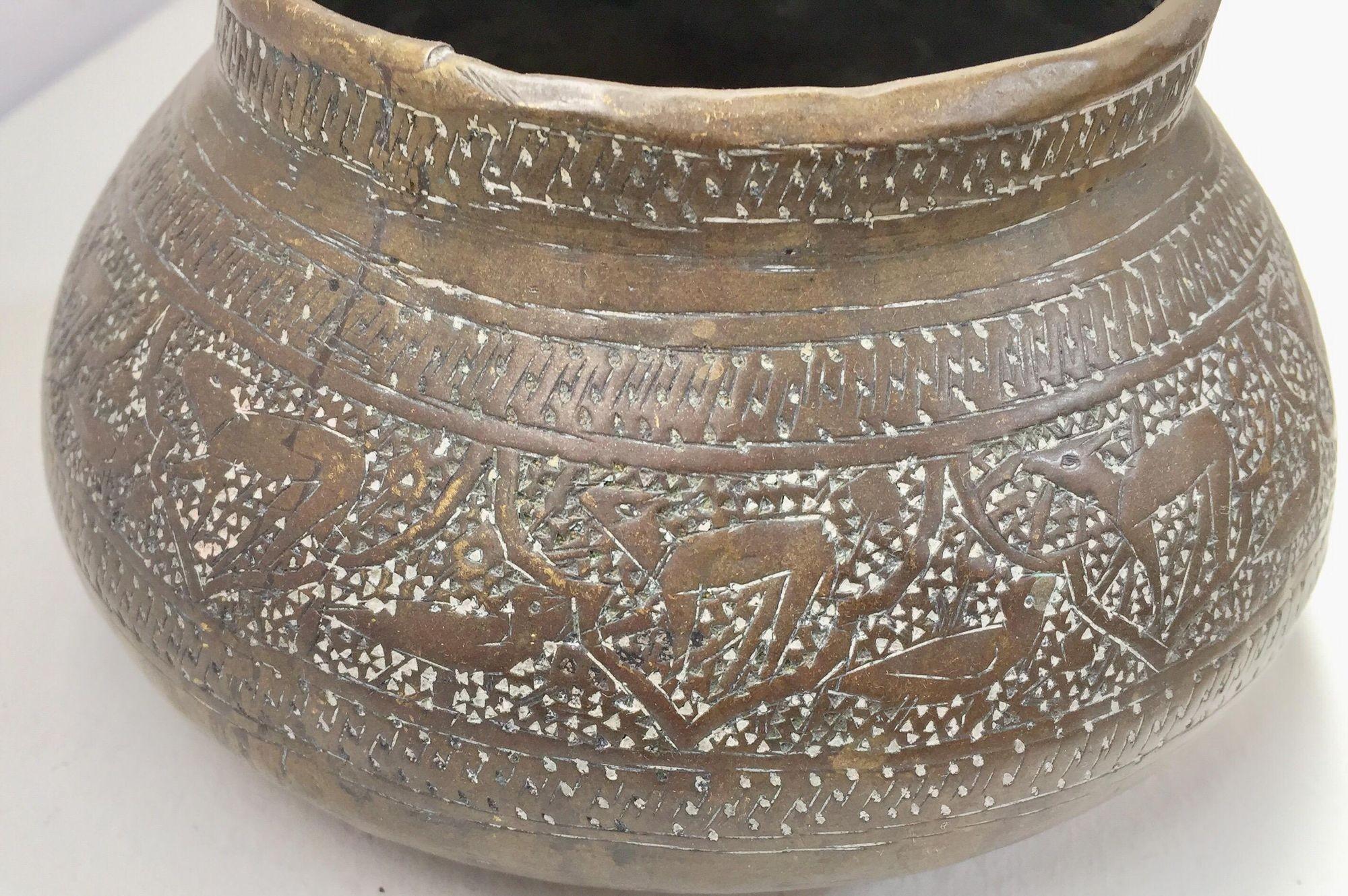 Middle Eastern Egyptian Hand-Etched Islamic Brass Bowl For Sale 3