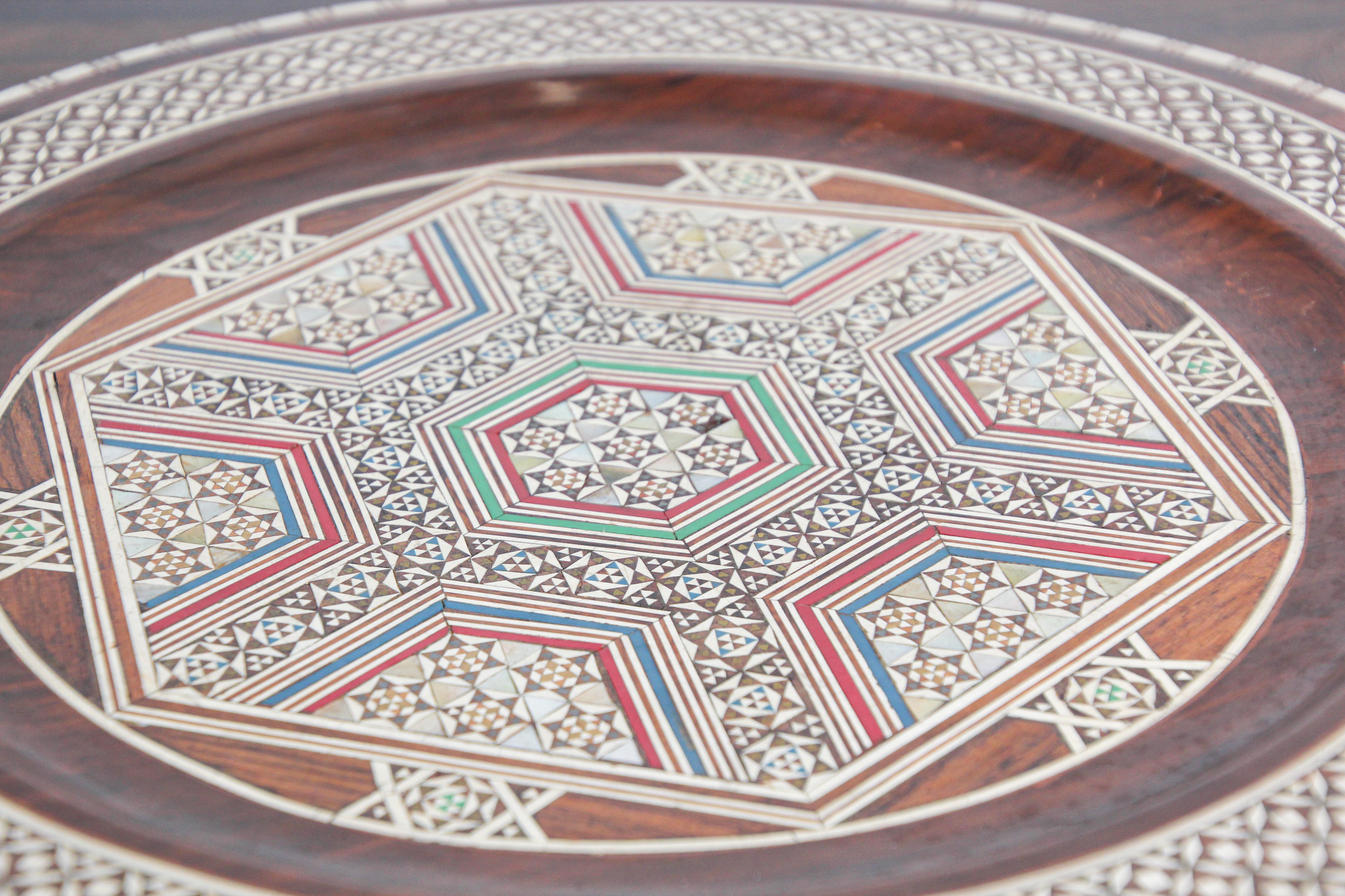 Middle Eastern Egyptian Inlaid Marquetry Decorative Platter In Good Condition For Sale In North Hollywood, CA