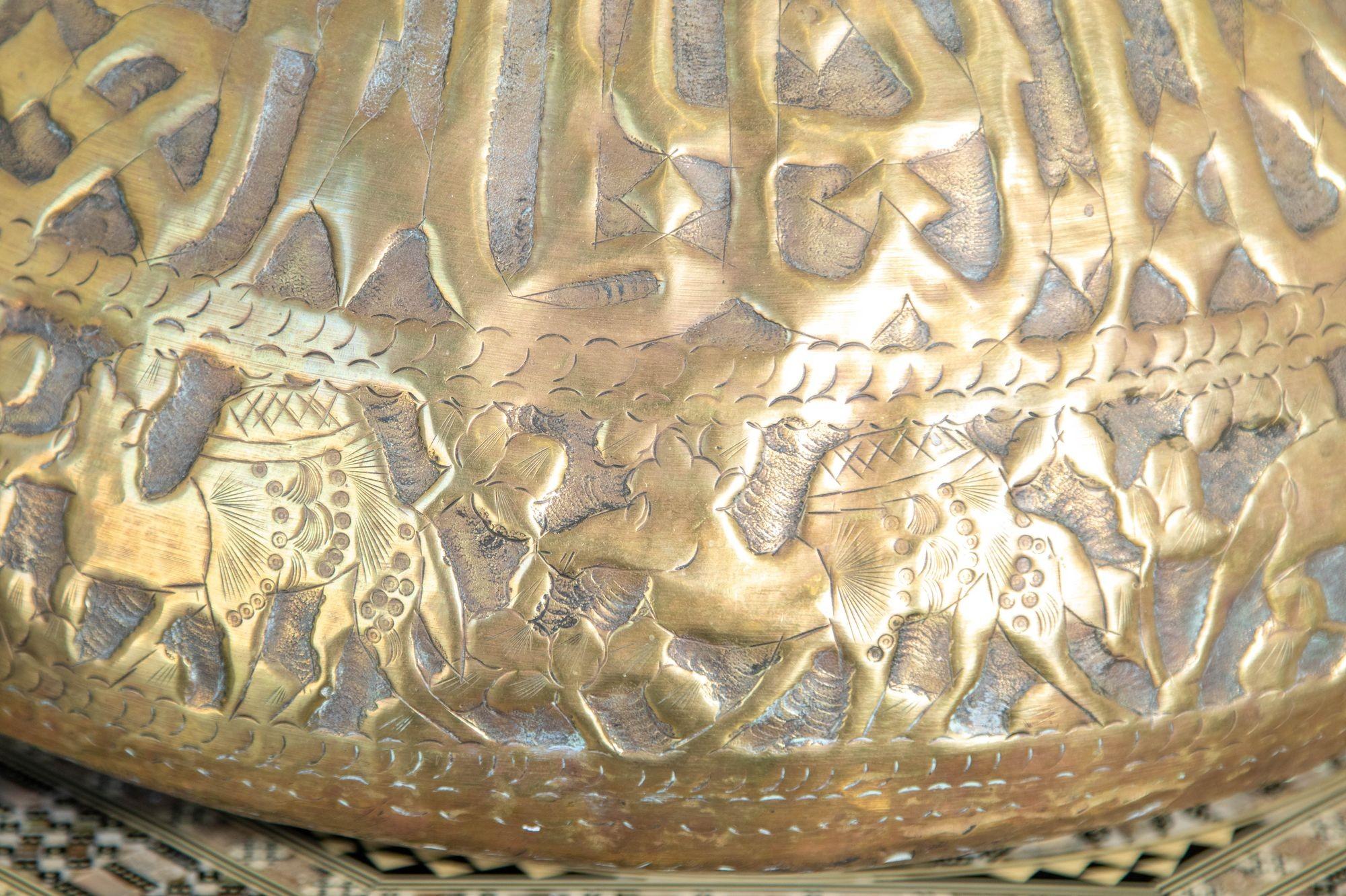 Middle Eastern Egyptian Mameluke Embossed Large Brass Bowl In Good Condition For Sale In North Hollywood, CA