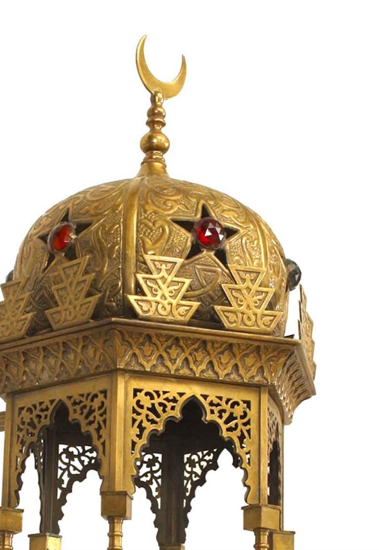 Jeweled vergoldeter Wandleuchter aus dem Nahen Osten im maurischen Stil (Asiatisch) im Angebot