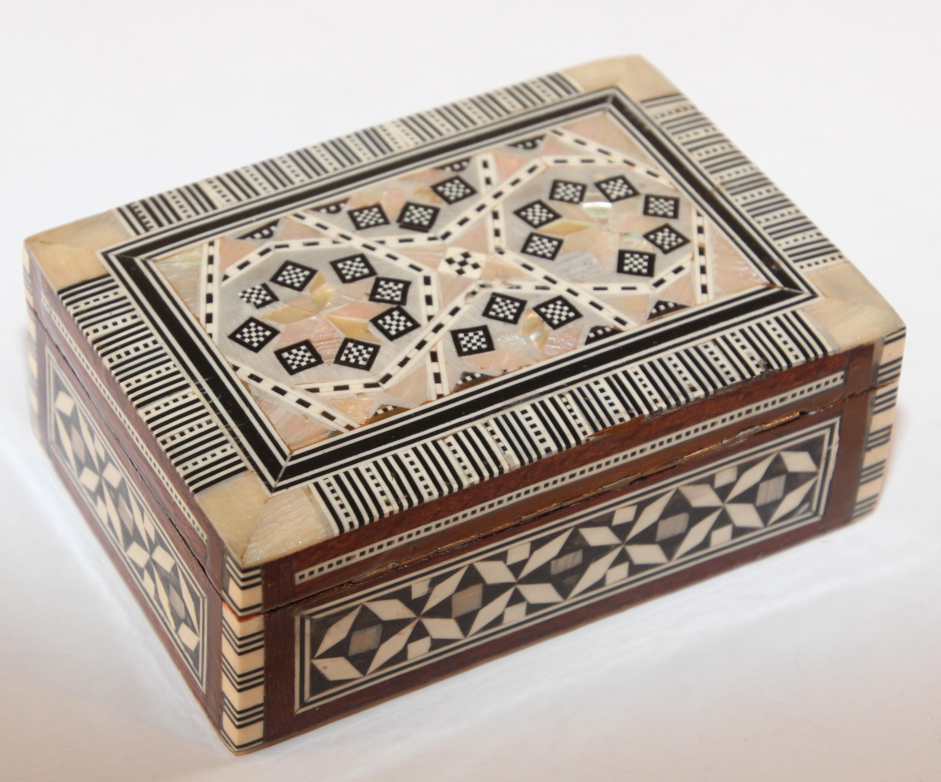 Middle Eastern Handcrafted Box Inlaid Marquetry 1