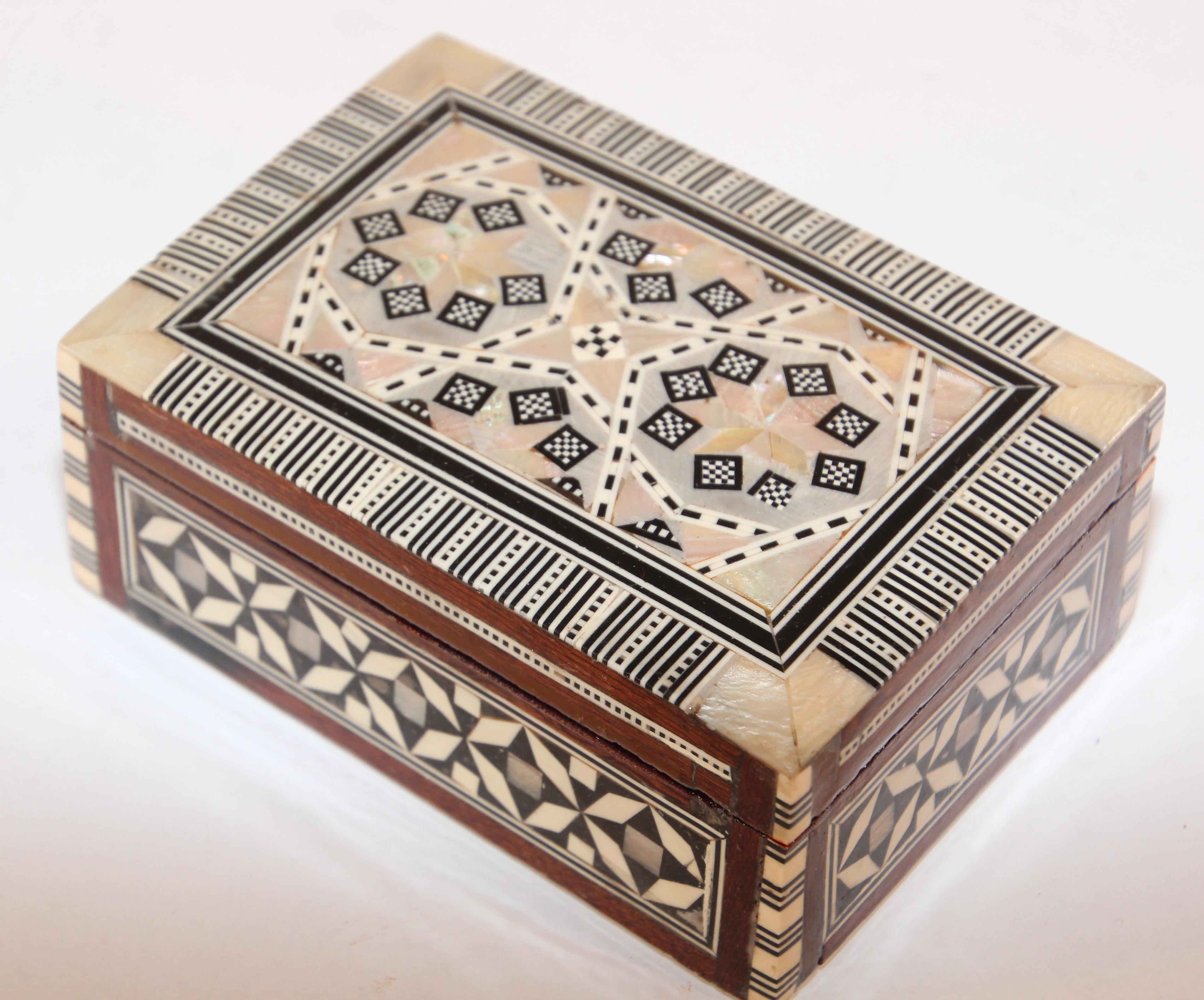 Moorish Middle Eastern Handcrafted Box Inlaid Marquetry