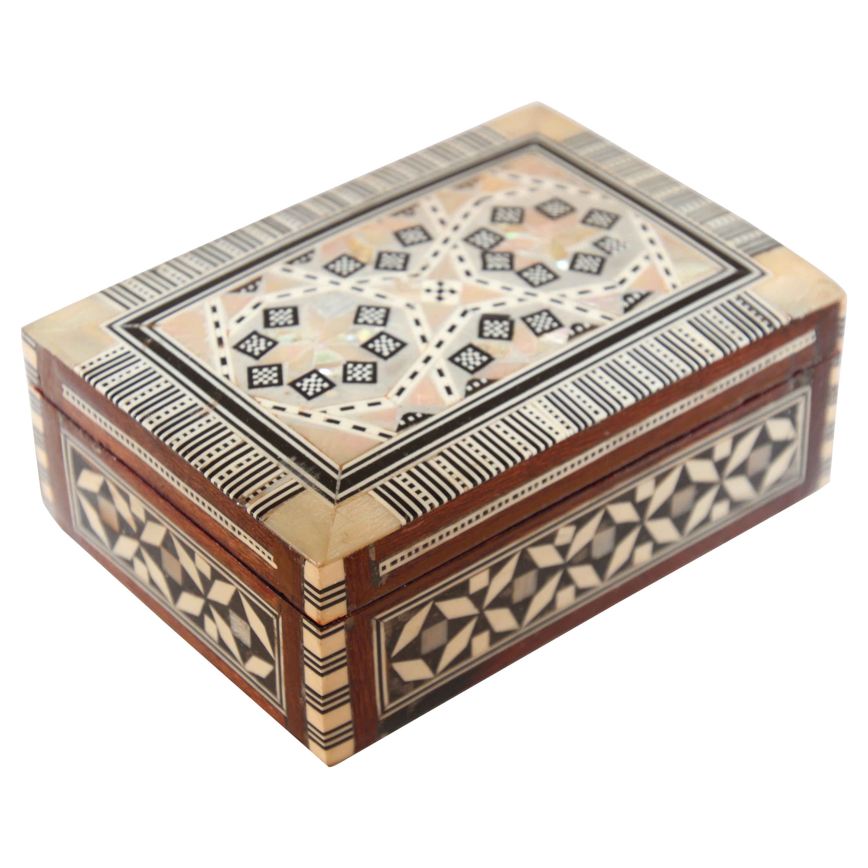 Middle Eastern Handcrafted Box Inlaid Marquetry