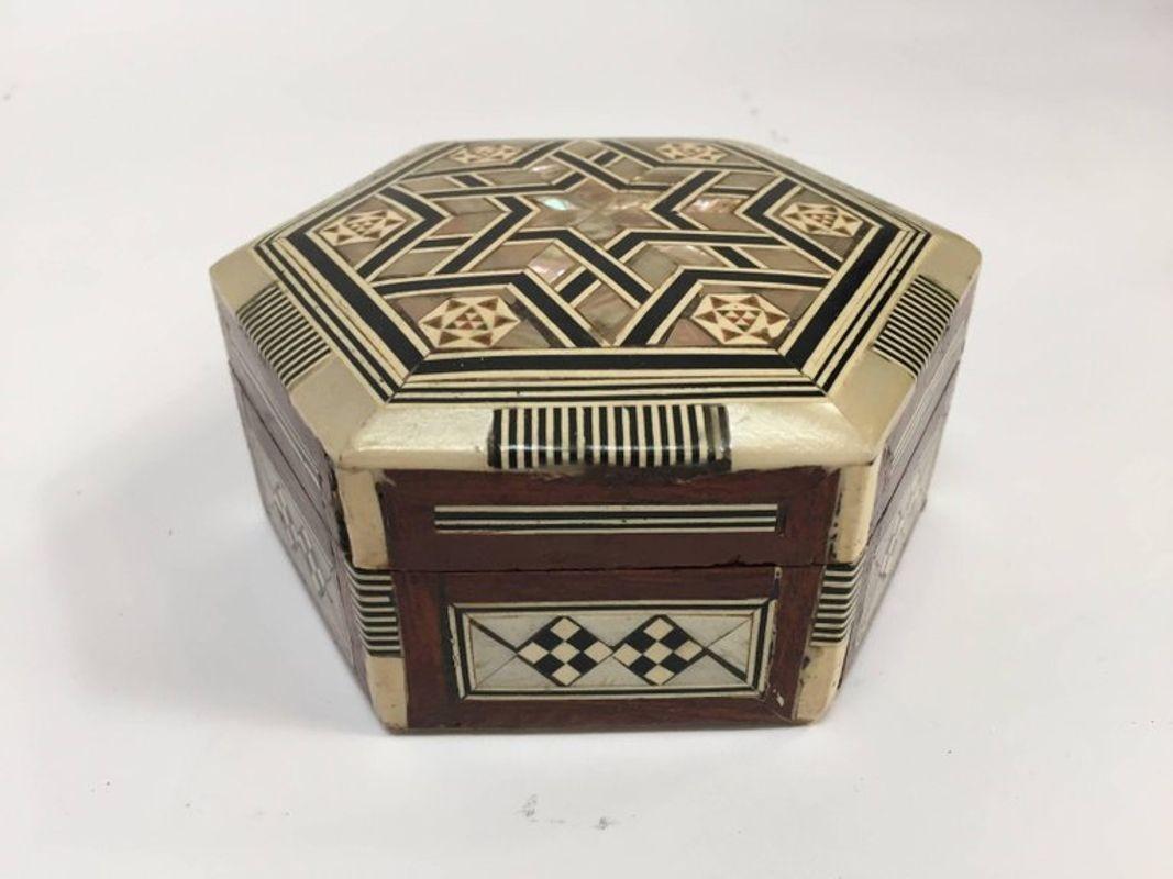 Mid-20th Century Middle Eastern Handcrafted Syrian Mother-of-Pearl Inlaid Box
